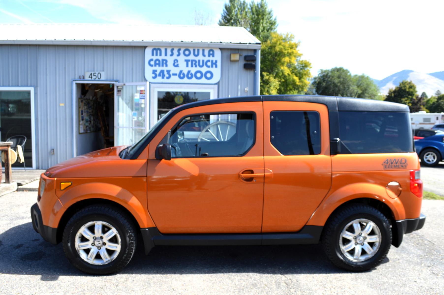 2008 Orange /Black Honda Element EX 4WD AT (5J6YH28728L) with an 2.4L L4 DOHC 16V engine, 5-Speed Automatic Overdrive transmission, located at 450 N Russell, Missoula, MT, 59801, (406) 543-6600, 46.874496, -114.017433 - Cute Element in Excellent Condition. Automatic Transmission. Sunroof. Air. Cruise. Tilt. Power Windows and Locks. AM FM CD XM. Lots of space. - Photo #0