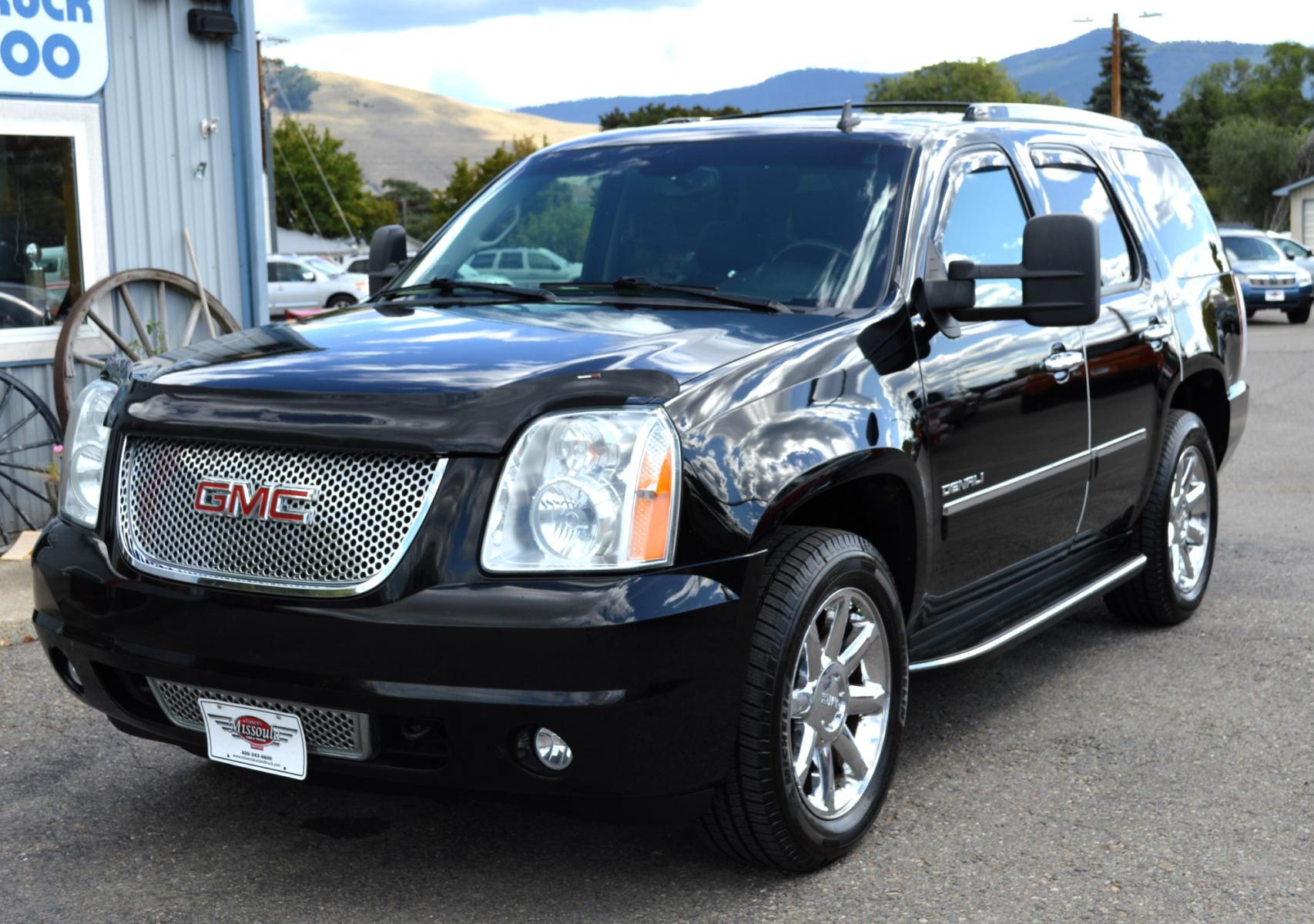 2013 Black /Black GMC Yukon Denali 4WD (1GKS2EEF6DR) with an 6.2L V8 OHV 16V engine, 6-Speed Automatic transmission, located at 450 N Russell, Missoula, MT, 59801, (406) 543-6600, 46.874496, -114.017433 - Excellent Condition SUV. Leather Heated Power Seats. Rear Bucket Seats. 3rd Row Seating. Power Sunroof. Rear Entertainment. Rear Climate Control. Like New Michelin Tires - Photo #4