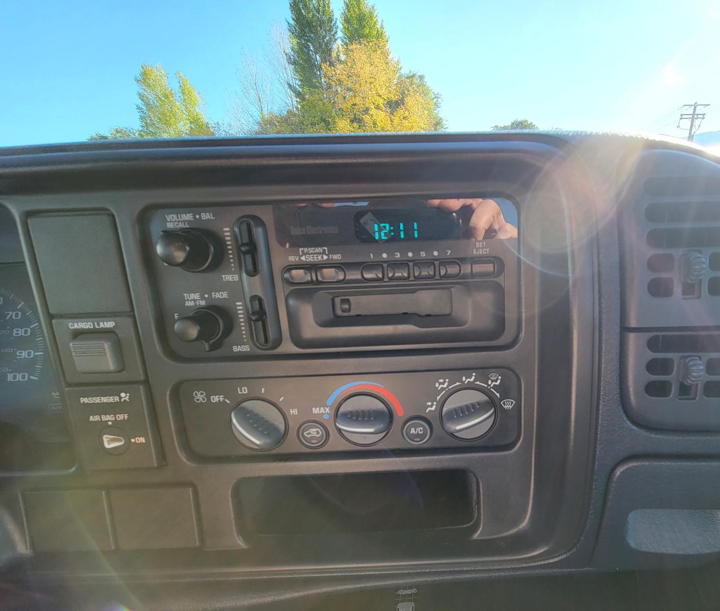 1998 White Chevrolet C/K 1500 Reg. Cab 8-ft. Bed 4WD (1GCEK14R5WZ) with an 5.7L V8 OHV 16V engine, Automatic transmission, located at 450 N Russell, Missoula, MT, 59801, (406) 543-6600, 46.874496, -114.017433 - Photo #16