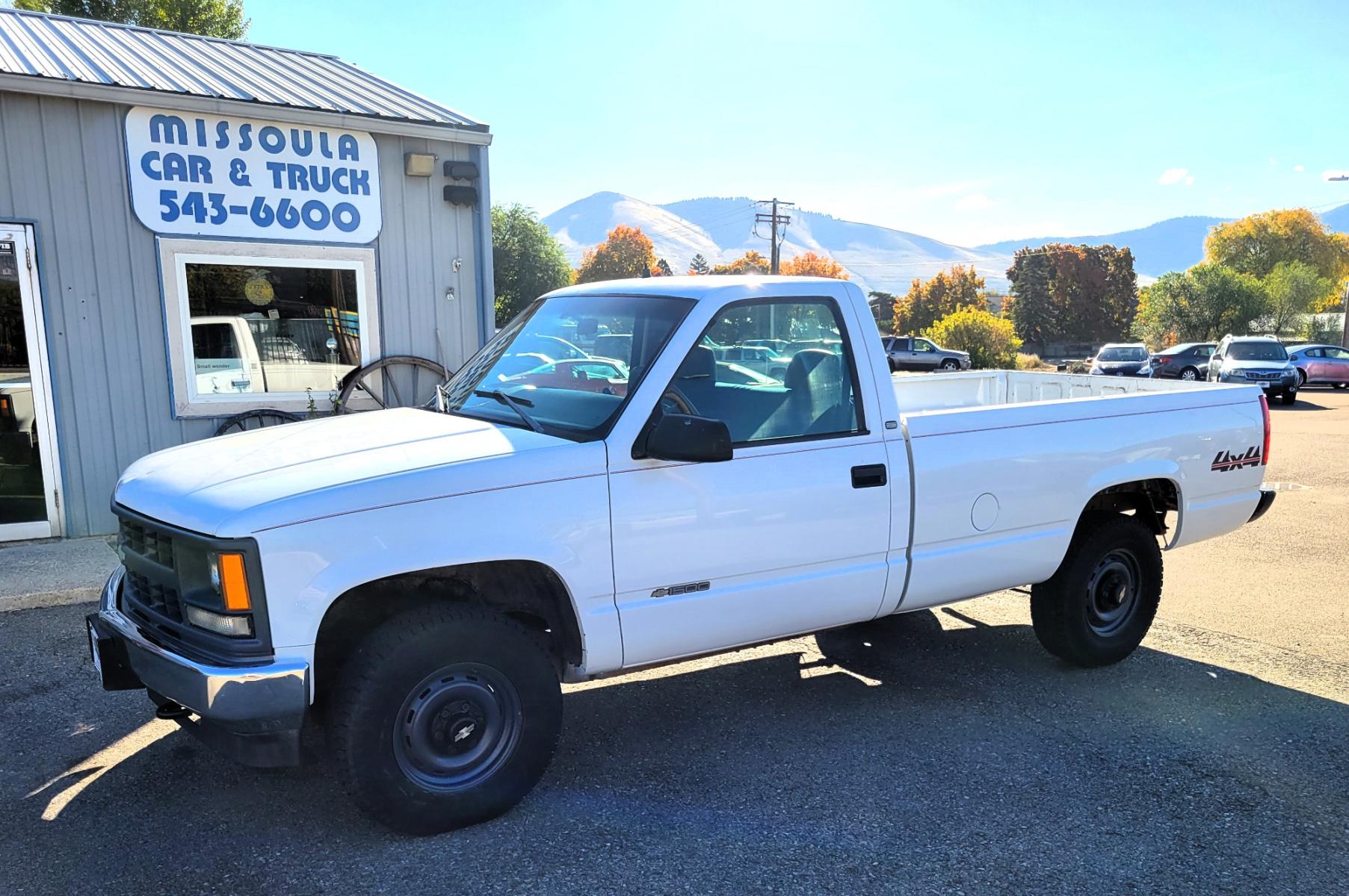 1998 White Chevrolet C/K 1500 Reg. Cab 8-ft. Bed 4WD (1GCEK14R5WZ) with an 5.7L V8 OHV 16V engine, Automatic transmission, located at 450 N Russell, Missoula, MT, 59801, (406) 543-6600, 46.874496, -114.017433 - Nice 4 Wheel Drive Chevy. Runs Amazing. Automatic Transmission. Air. Cruise. Tilt. AM FM Cassette. Good Hankook Tires. This vehicle is more then 20 years old and is not eligible for lending through our finance companies. - Photo #0