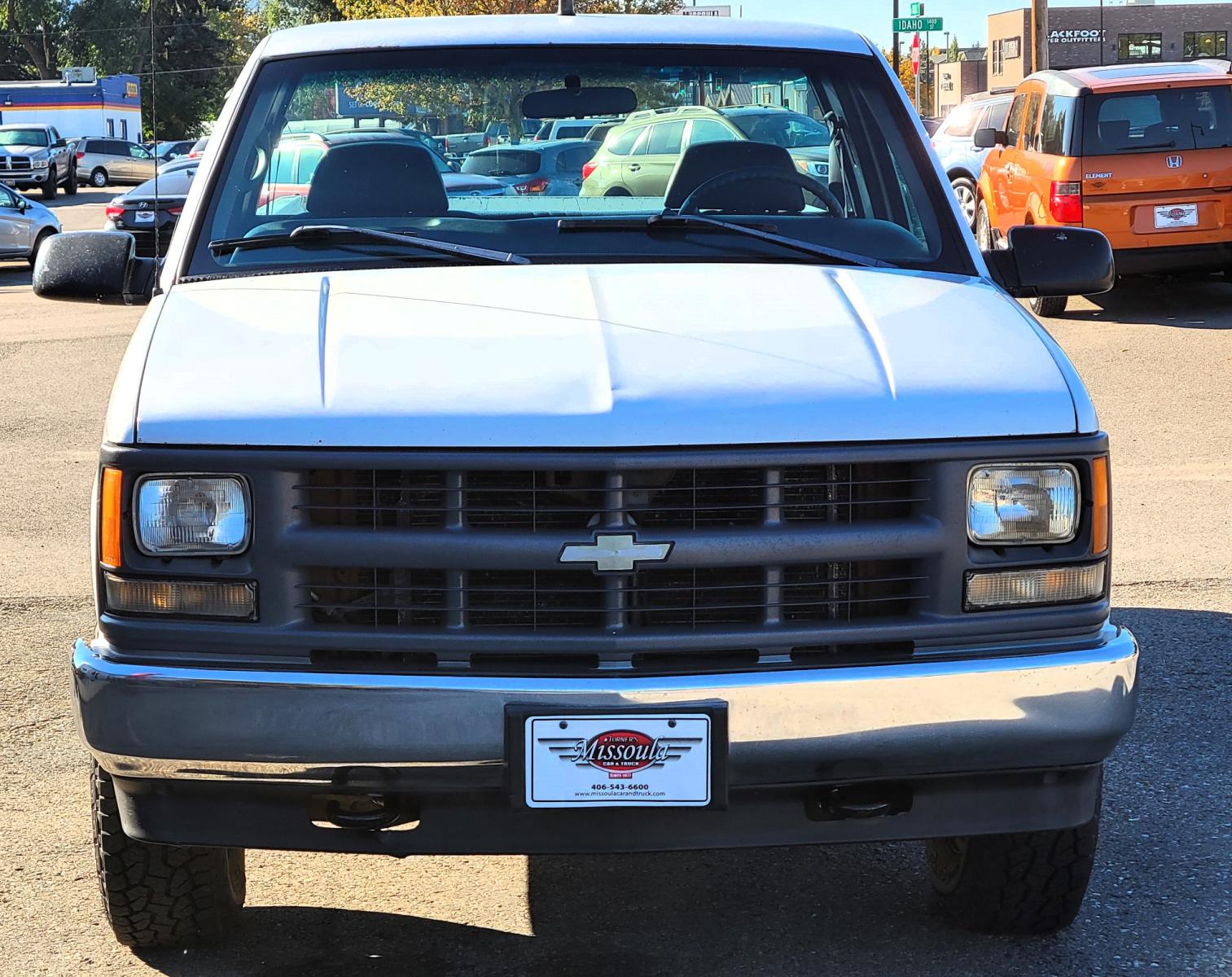1998 White Chevrolet C/K 1500 Reg. Cab 8-ft. Bed 4WD (1GCEK14R5WZ) with an 5.7L V8 OHV 16V engine, Automatic transmission, located at 450 N Russell, Missoula, MT, 59801, (406) 543-6600, 46.874496, -114.017433 - Photo #2