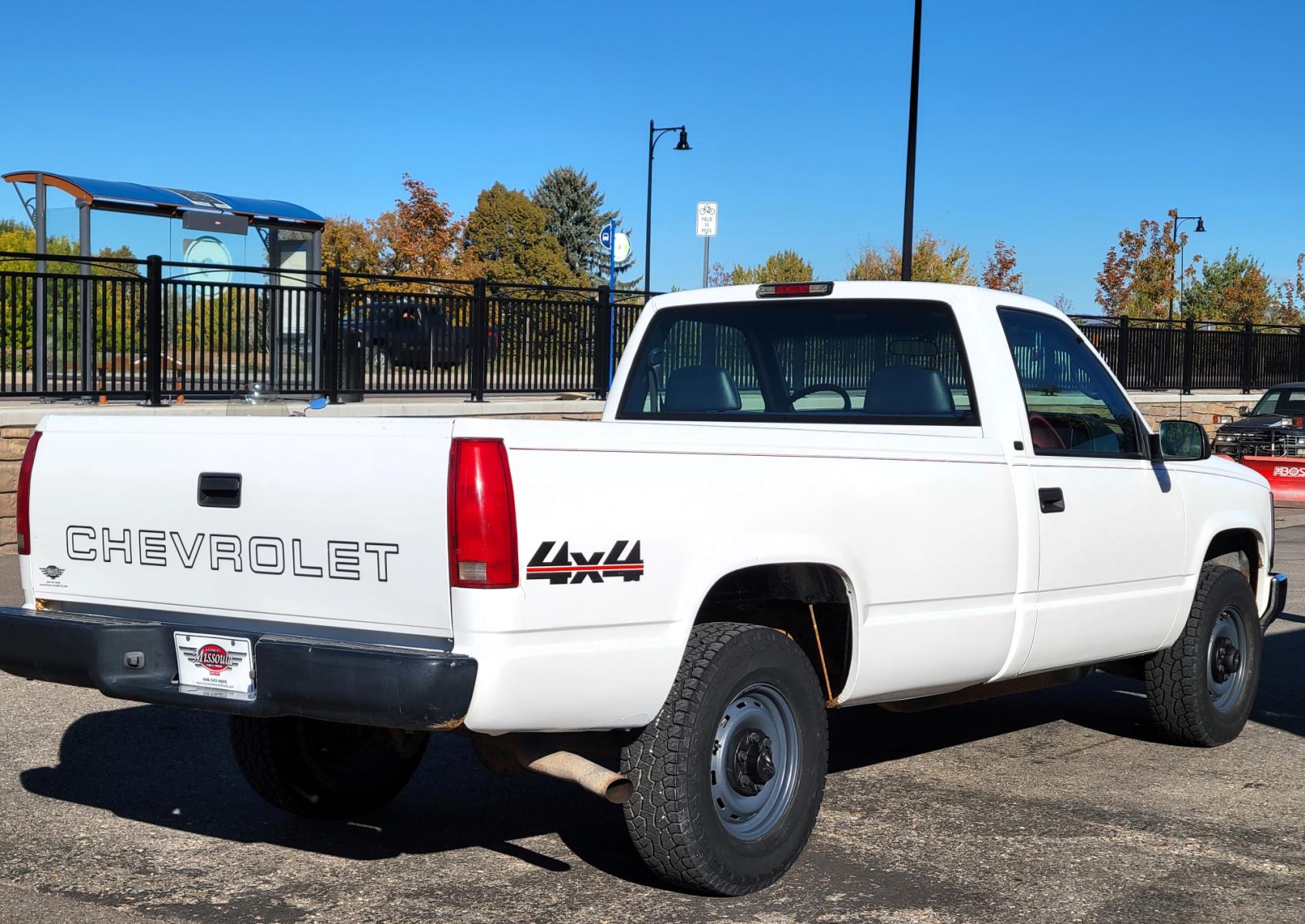 1998 White Chevrolet C/K 1500 Reg. Cab 8-ft. Bed 4WD (1GCEK14R5WZ) with an 5.7L V8 OHV 16V engine, Automatic transmission, located at 450 N Russell, Missoula, MT, 59801, (406) 543-6600, 46.874496, -114.017433 - Photo #5