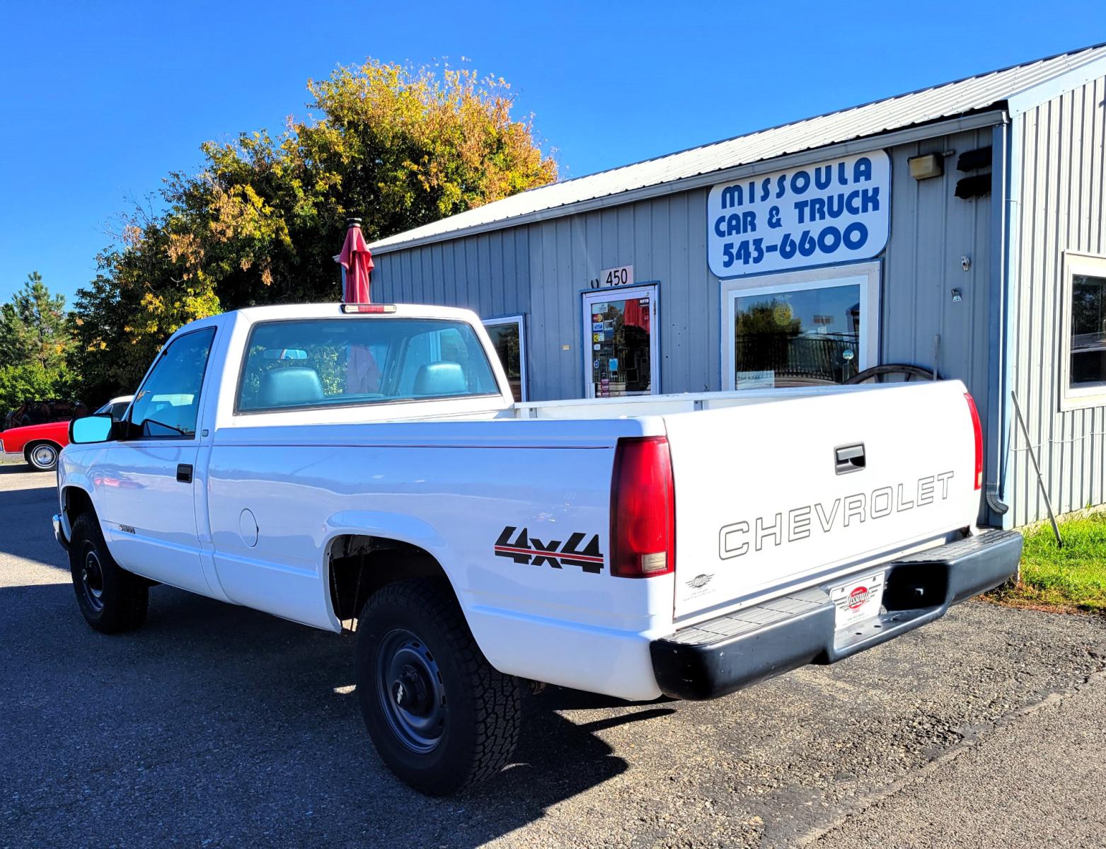 1998 White Chevrolet C/K 1500 Reg. Cab 8-ft. Bed 4WD (1GCEK14R5WZ) with an 5.7L V8 OHV 16V engine, Automatic transmission, located at 450 N Russell, Missoula, MT, 59801, (406) 543-6600, 46.874496, -114.017433 - Photo #7