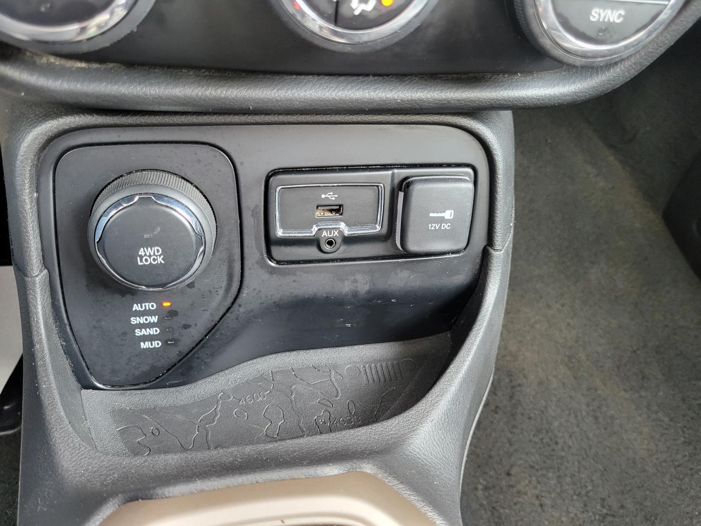 2017 Hyper Green /Black Jeep Renegade Limited 4WD (ZACCJBDB9HP) with an 2.4L L4 DOHC 16V engine, 9A transmission, located at 450 N Russell, Missoula, MT, 59801, (406) 543-6600, 46.874496, -114.017433 - Photo#22