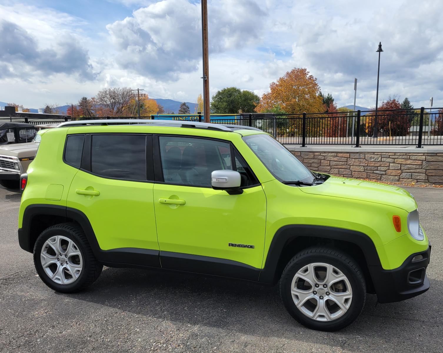 2017 Hyper Green /Black Jeep Renegade Limited 4WD (ZACCJBDB9HP) with an 2.4L L4 DOHC 16V engine, 9A transmission, located at 450 N Russell, Missoula, MT, 59801, (406) 543-6600, 46.874496, -114.017433 - 4 Wheel Drive. Automatic Transmission. Heated Leather Seats. Power Drivers Seat. Power Moon Roof. Air. Cruise. Tilt. Navigation. AM FM XM. Power Windows and Locks. Heated Steering Wheel. - Photo #4