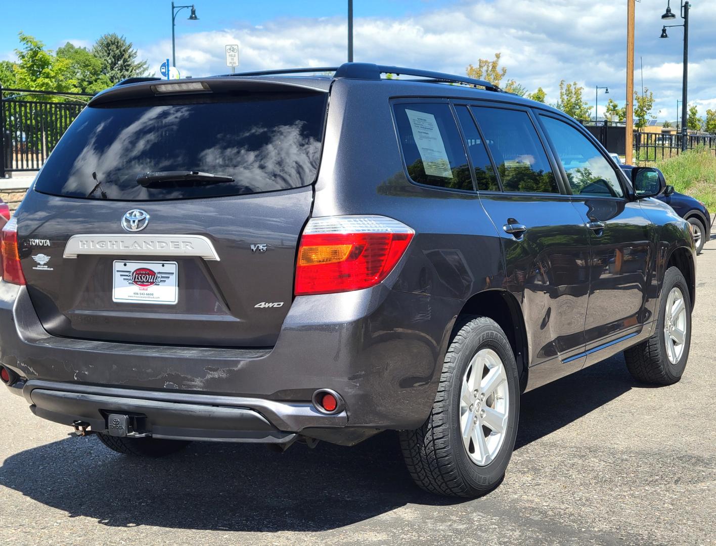 2008 Grey /Tan Toyota Highlander (JTEES41A782) with an 3.5L V6 engine, 5 Speed Automatic transmission, located at 450 N Russell, Missoula, MT, 59801, (406) 543-6600, 46.874496, -114.017433 - 3.5L V6 Engine. 4 Wheel Drive. 5 Speed Automatic Transmission. 3rd Row Seating. Power Windows and Locks. Air. Cruise. Tilt. AM FM CD Player - Photo#3