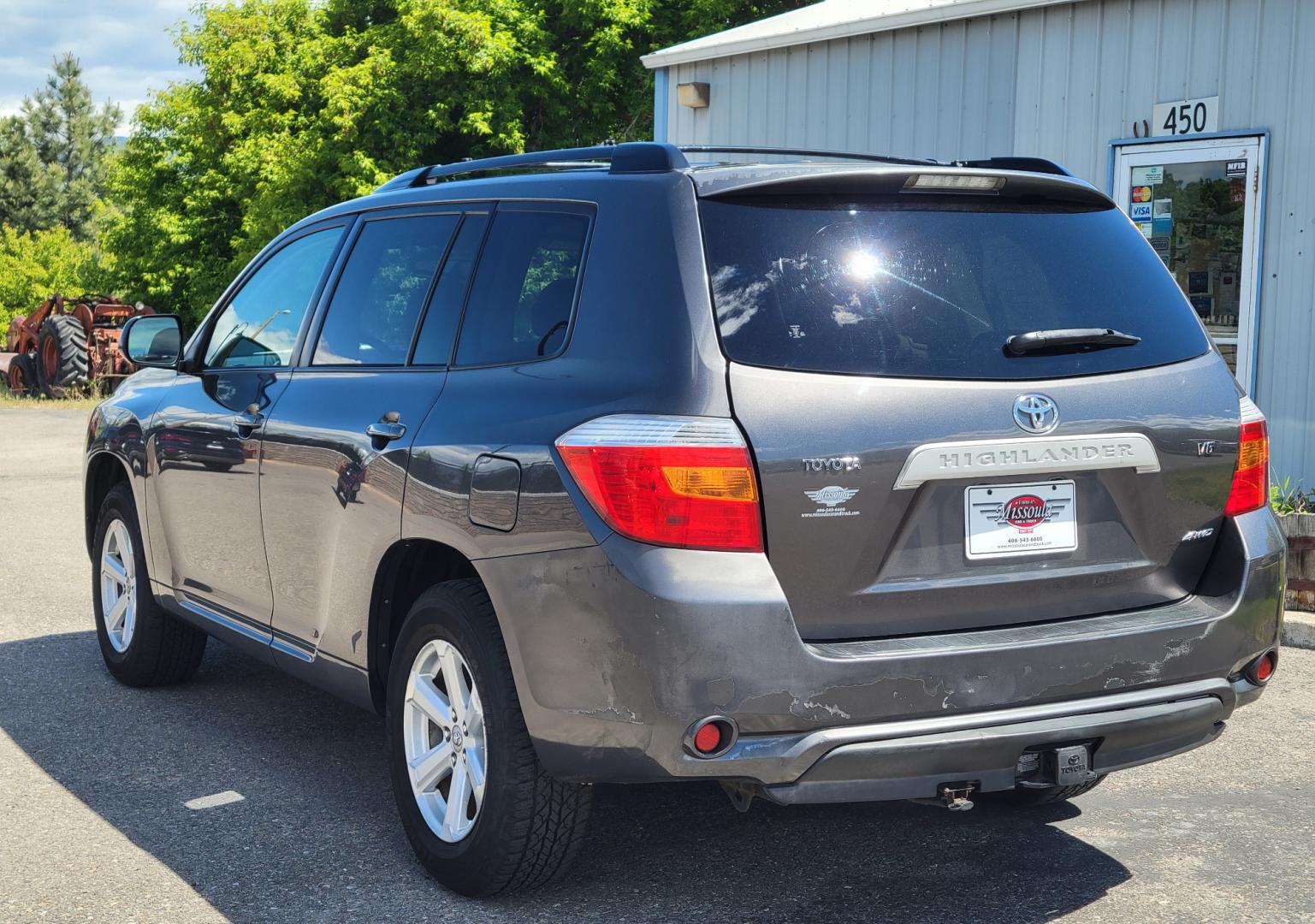 2008 Grey /Tan Toyota Highlander (JTEES41A782) with an 3.5L V6 engine, 5 Speed Automatic transmission, located at 450 N Russell, Missoula, MT, 59801, (406) 543-6600, 46.874496, -114.017433 - 3.5L V6 Engine. 4 Wheel Drive. 5 Speed Automatic Transmission. 3rd Row Seating. Power Windows and Locks. Air. Cruise. Tilt. AM FM CD Player - Photo#4