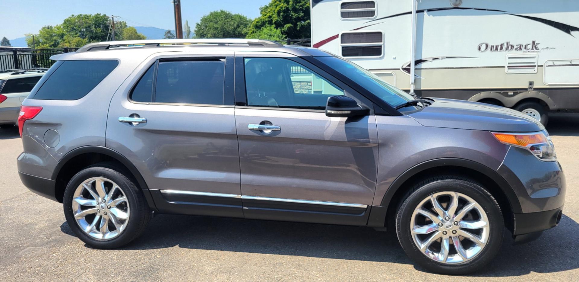 2013 Grey /Black Ford Explorer XLT (1FM5K8D87DG) with an 3.5L v6 engine, 6 Speed Auto transmission, located at 450 N Russell, Missoula, MT, 59801, (406) 543-6600, 46.874496, -114.017433 - Photo#4