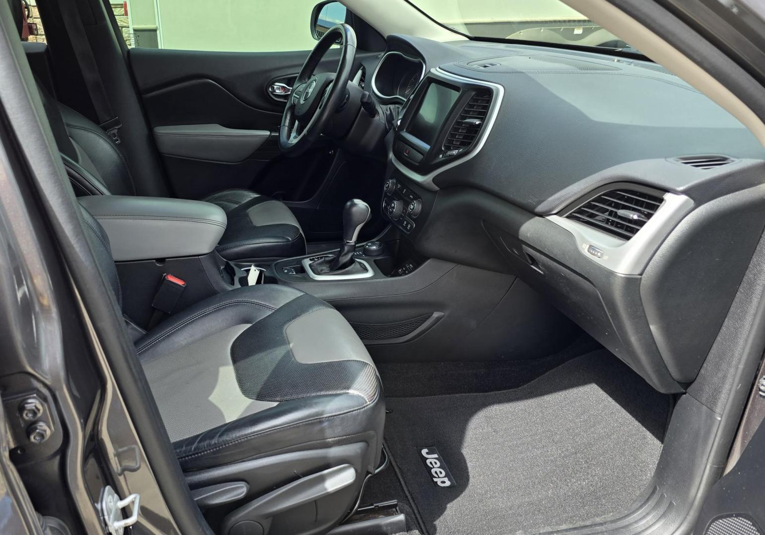 2014 Grey /Black Jeep Cherokee Limited 4WD (1C4PJMDS8EW) with an 3.2L V6 DOHC 24V engine, 9-Speed Automatic transmission, located at 450 N Russell, Missoula, MT, 59801, (406) 543-6600, 46.874496, -114.017433 - Photo#10