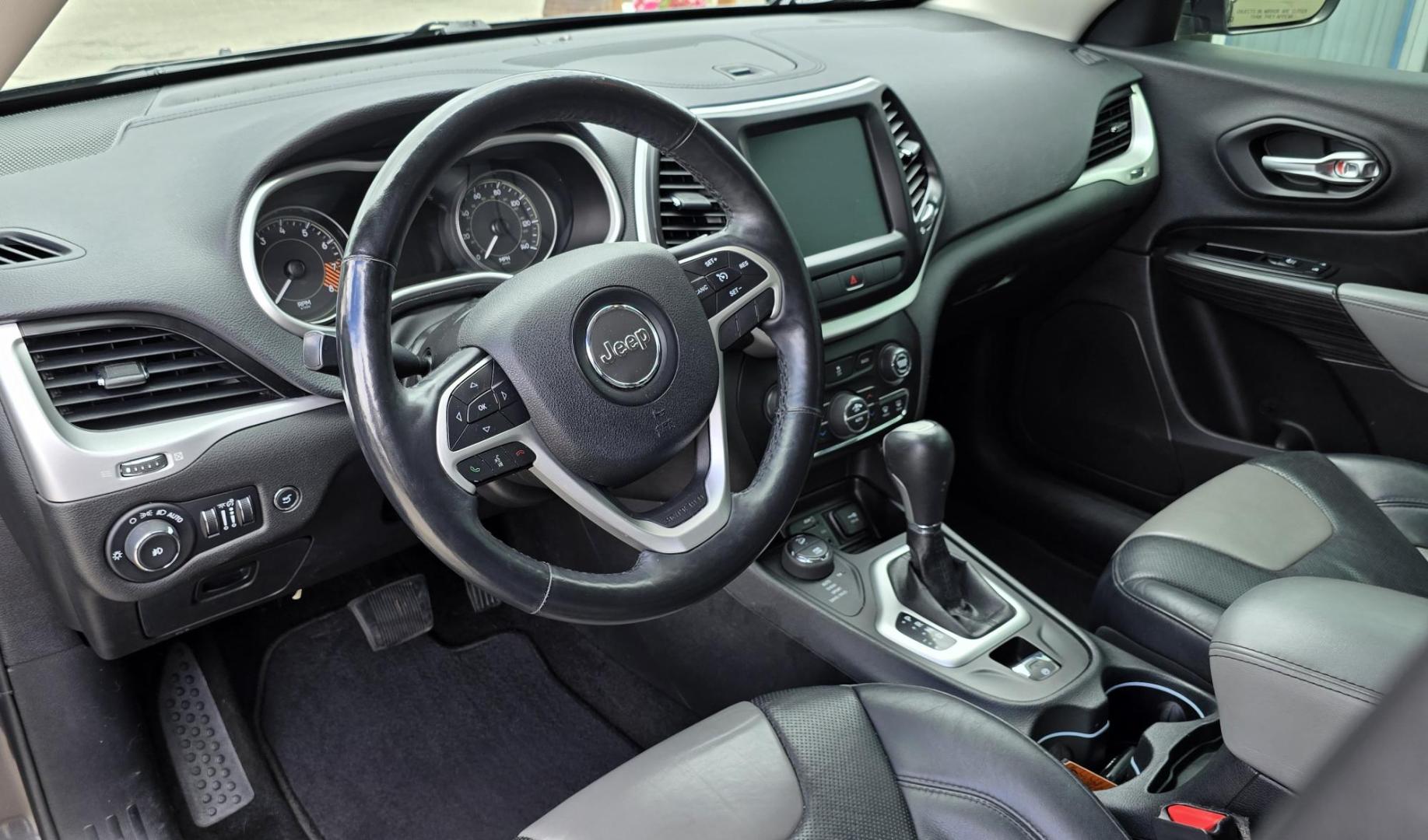 2014 Grey /Black Jeep Cherokee Limited 4WD (1C4PJMDS8EW) with an 3.2L V6 DOHC 24V engine, 9-Speed Automatic transmission, located at 450 N Russell, Missoula, MT, 59801, (406) 543-6600, 46.874496, -114.017433 - Photo#11