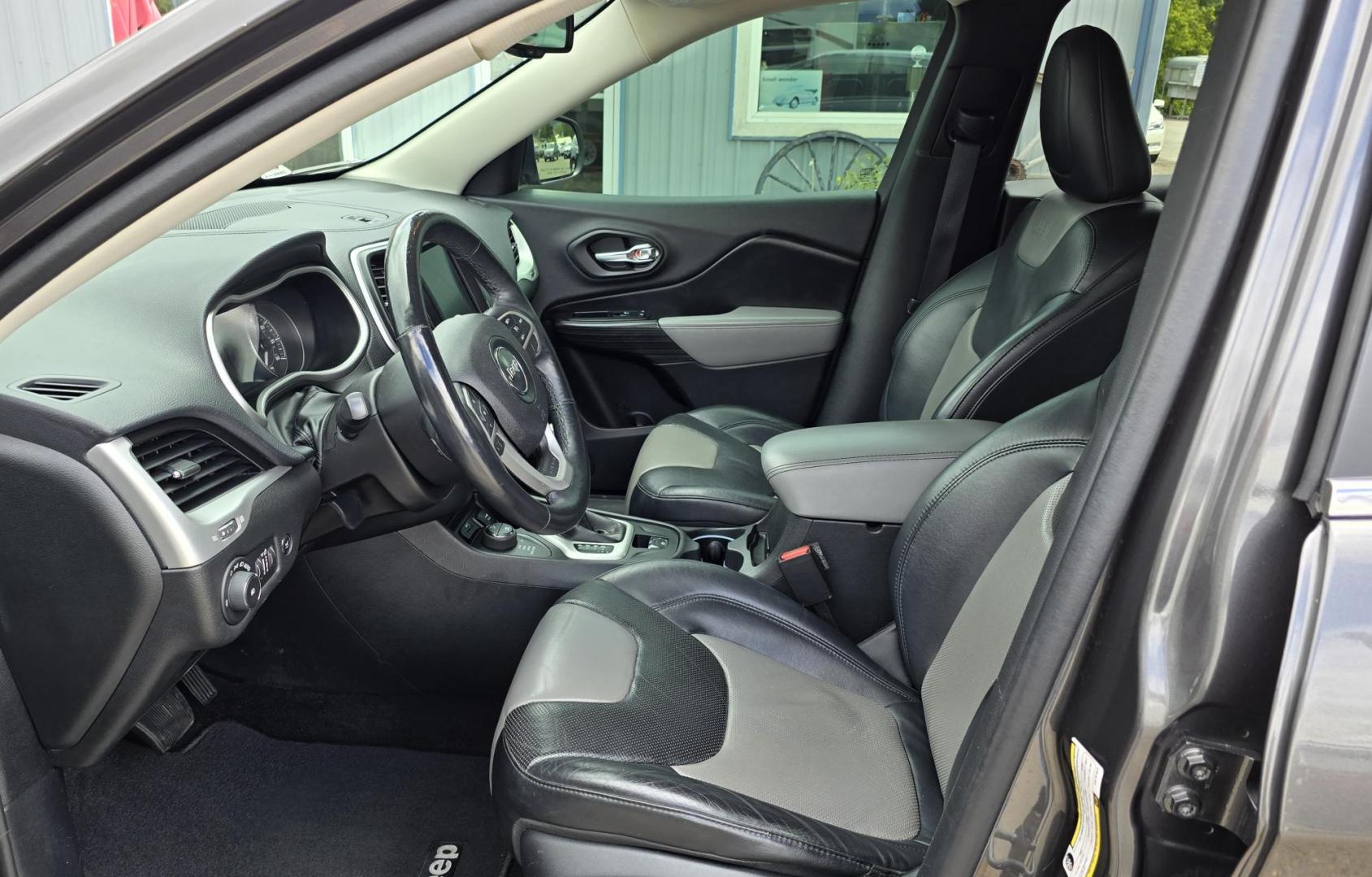 2014 Grey /Black Jeep Cherokee Limited 4WD (1C4PJMDS8EW) with an 3.2L V6 DOHC 24V engine, 9-Speed Automatic transmission, located at 450 N Russell, Missoula, MT, 59801, (406) 543-6600, 46.874496, -114.017433 - Photo#12