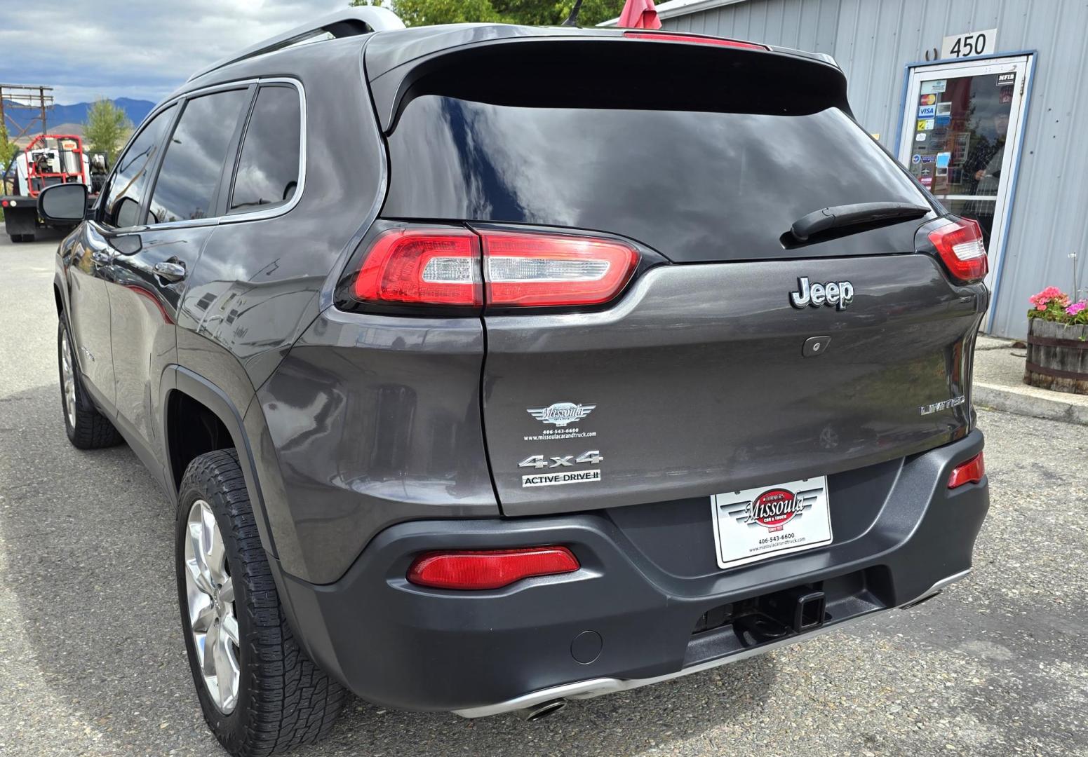 2014 Grey /Black Jeep Cherokee Limited 4WD (1C4PJMDS8EW) with an 3.2L V6 DOHC 24V engine, 9-Speed Automatic transmission, located at 450 N Russell, Missoula, MT, 59801, (406) 543-6600, 46.874496, -114.017433 - Photo#6