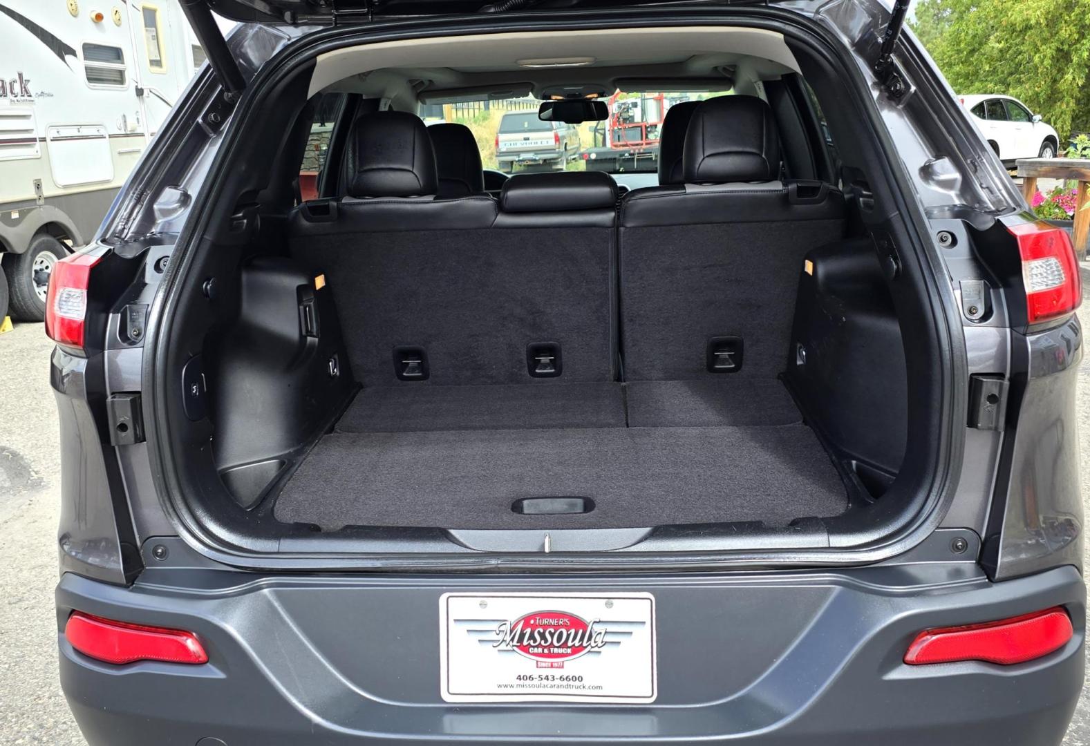 2014 Grey /Black Jeep Cherokee Limited 4WD (1C4PJMDS8EW) with an 3.2L V6 DOHC 24V engine, 9-Speed Automatic transmission, located at 450 N Russell, Missoula, MT, 59801, (406) 543-6600, 46.874496, -114.017433 - Photo#8