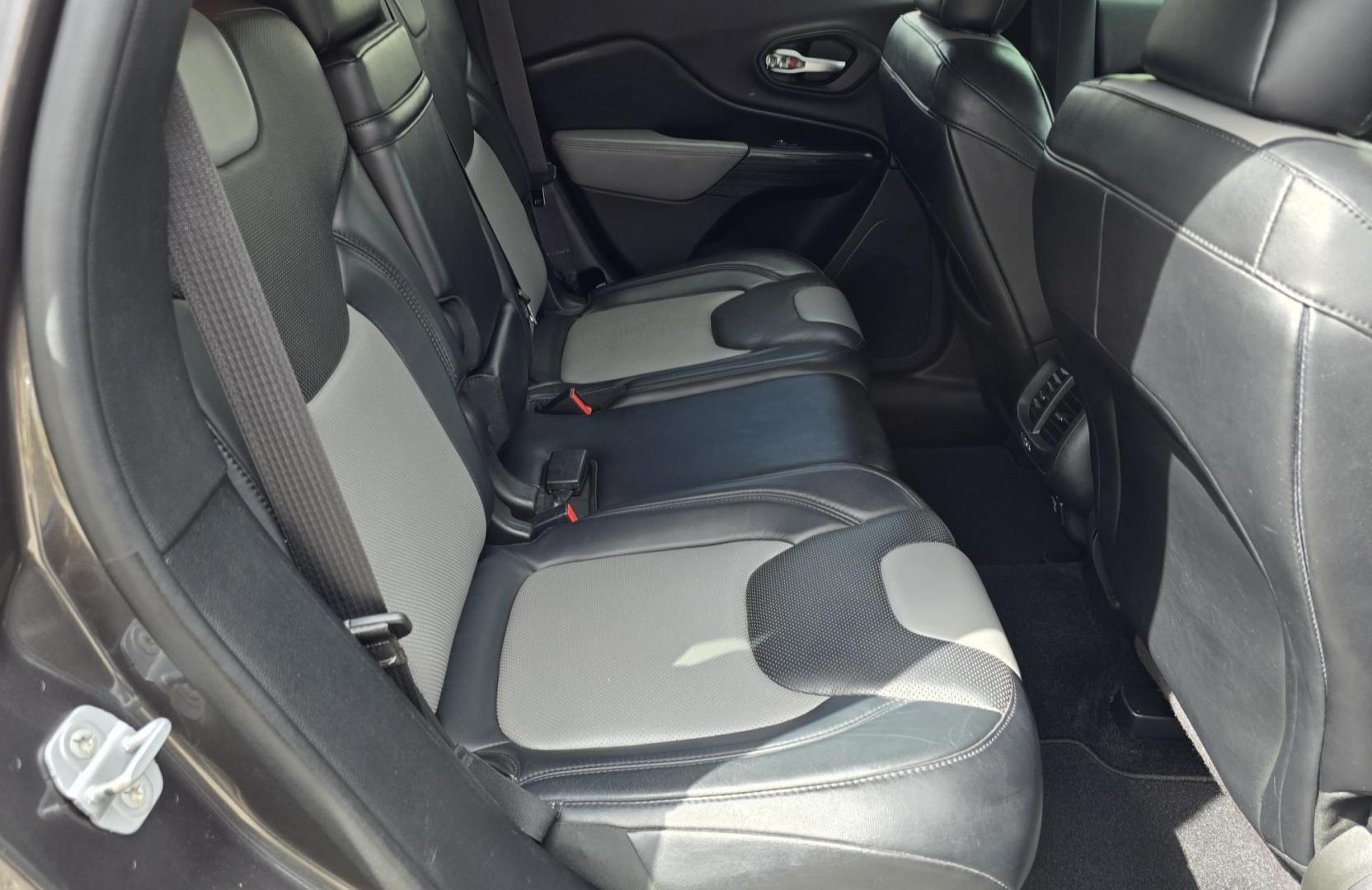 2014 Grey /Black Jeep Cherokee Limited 4WD (1C4PJMDS8EW) with an 3.2L V6 DOHC 24V engine, 9-Speed Automatic transmission, located at 450 N Russell, Missoula, MT, 59801, (406) 543-6600, 46.874496, -114.017433 - Photo#9