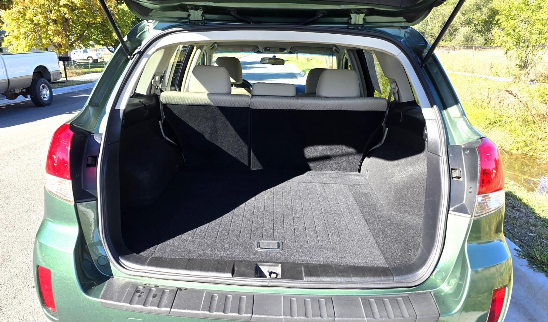 2011 Green /White Subaru Outback 2.5i Premium (4S4BRBFC2B3) with an 2.5L H4 DOHC 16V engine, Continuously Variable Transmisson transmission, located at 450 N Russell, Missoula, MT, 59801, (406) 543-6600, 46.874496, -114.017433 - Photo#5