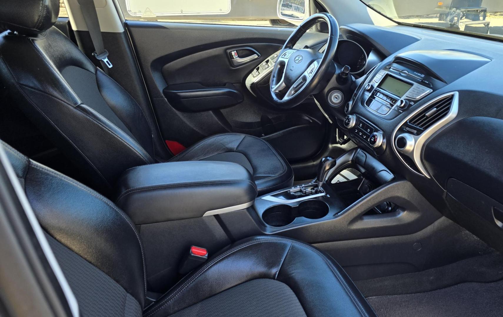 2010 Silver /Black Hyundai Tucson GLS AWD (KM8JUCAC5AU) with an 2.4L L4 DOHC 16V engine, 6-Speed Auto transmission, located at 450 N Russell, Missoula, MT, 59801, (406) 543-6600, 46.874496, -114.017433 - Photo#11