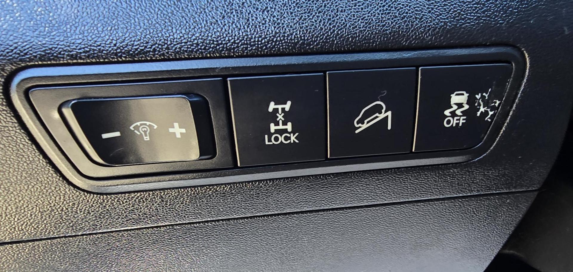 2010 Silver /Black Hyundai Tucson GLS AWD (KM8JUCAC5AU) with an 2.4L L4 DOHC 16V engine, 6-Speed Auto transmission, located at 450 N Russell, Missoula, MT, 59801, (406) 543-6600, 46.874496, -114.017433 - Photo#14