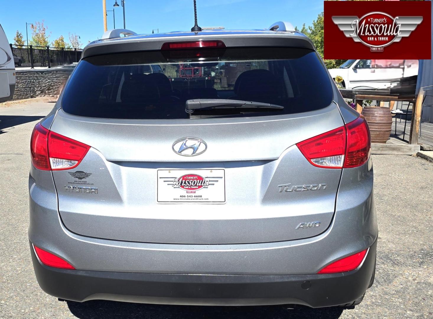 2010 Silver /Black Hyundai Tucson GLS AWD (KM8JUCAC5AU) with an 2.4L L4 DOHC 16V engine, 6-Speed Auto transmission, located at 450 N Russell, Missoula, MT, 59801, (406) 543-6600, 46.874496, -114.017433 - Photo#3