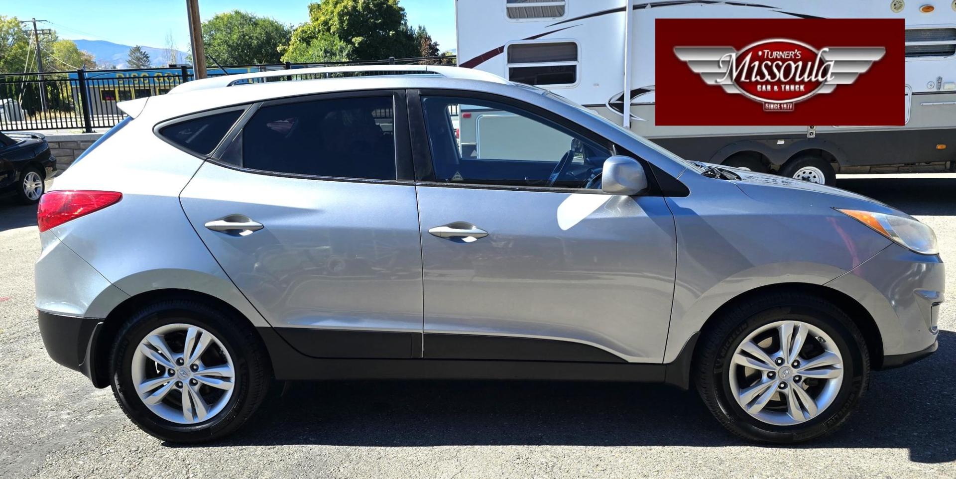 2010 Silver /Black Hyundai Tucson GLS AWD (KM8JUCAC5AU) with an 2.4L L4 DOHC 16V engine, 6-Speed Auto transmission, located at 450 N Russell, Missoula, MT, 59801, (406) 543-6600, 46.874496, -114.017433 - Photo#4