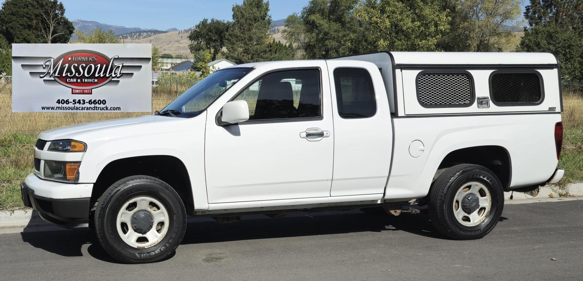 2012 White /Black Chevrolet Colorado Work Truck Ext. Cab 4WD (1GCJTBF95C8) with an 2.9L L4 DOHC 16V engine, Automatic transmission, located at 450 N Russell, Missoula, MT, 59801, (406) 543-6600, 46.874496, -114.017433 - Hard to find Colorado 4WD. 2.9L I4 Engine. New Timing Chain. Automatic. Former Animal Control Truck so it has a really nice Topper. Air Conditioning. Power Windows and Locks. Cruise Control. AM FM CD. - Photo#0