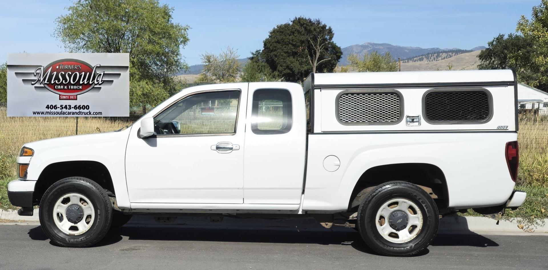 2012 White /Black Chevrolet Colorado Work Truck Ext. Cab 4WD (1GCJTBF95C8) with an 2.9L L4 DOHC 16V engine, Automatic transmission, located at 450 N Russell, Missoula, MT, 59801, (406) 543-6600, 46.874496, -114.017433 - Hard to find Colorado 4WD. 2.9L I4 Engine. New Timing Chain. Automatic. Former Animal Control Truck so it has a really nice Topper. Air Conditioning. Power Windows and Locks. Cruise Control. AM FM CD. - Photo#1