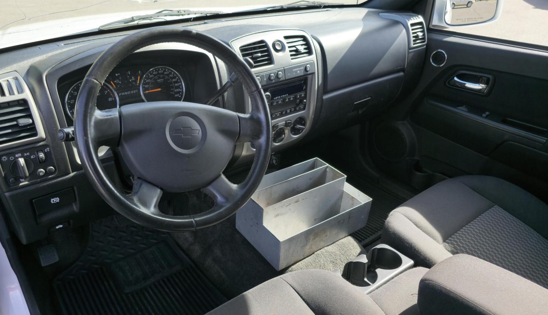 2012 White /Black Chevrolet Colorado Work Truck Ext. Cab 4WD (1GCJTBF95C8) with an 2.9L L4 DOHC 16V engine, Automatic transmission, located at 450 N Russell, Missoula, MT, 59801, (406) 543-6600, 46.874496, -114.017433 - Hard to find Colorado 4WD. 2.9L I4 Engine. New Timing Chain. Automatic. Former Animal Control Truck so it has a really nice Topper. Air Conditioning. Power Windows and Locks. Cruise Control. AM FM CD. - Photo#13