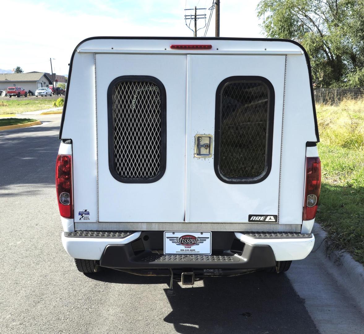 2012 White /Black Chevrolet Colorado Work Truck Ext. Cab 4WD (1GCJTBF95C8) with an 2.9L L4 DOHC 16V engine, Automatic transmission, located at 450 N Russell, Missoula, MT, 59801, (406) 543-6600, 46.874496, -114.017433 - Hard to find Colorado 4WD. 2.9L I4 Engine. New Timing Chain. Automatic. Former Animal Control Truck so it has a really nice Topper. Air Conditioning. Power Windows and Locks. Cruise Control. AM FM CD. - Photo#3