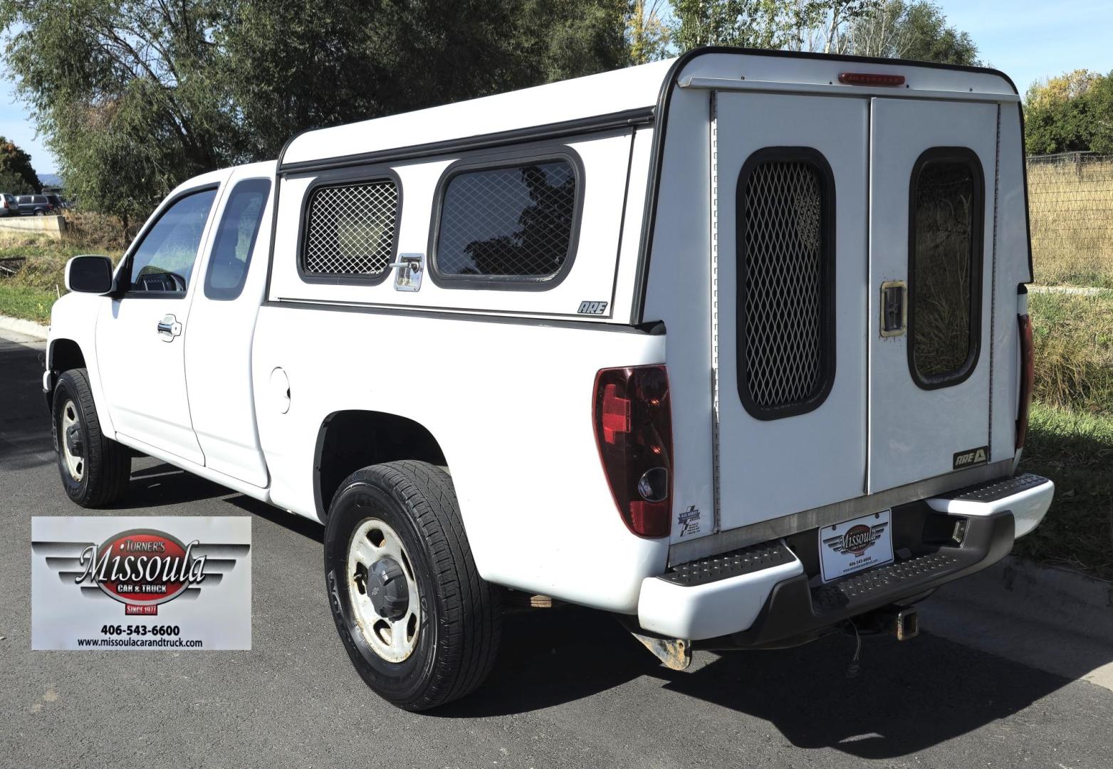 2012 White /Black Chevrolet Colorado Work Truck Ext. Cab 4WD (1GCJTBF95C8) with an 2.9L L4 DOHC 16V engine, Automatic transmission, located at 450 N Russell, Missoula, MT, 59801, (406) 543-6600, 46.874496, -114.017433 - Hard to find Colorado 4WD. 2.9L I4 Engine. New Timing Chain. Automatic. Former Animal Control Truck so it has a really nice Topper. Air Conditioning. Power Windows and Locks. Cruise Control. AM FM CD. - Photo#4