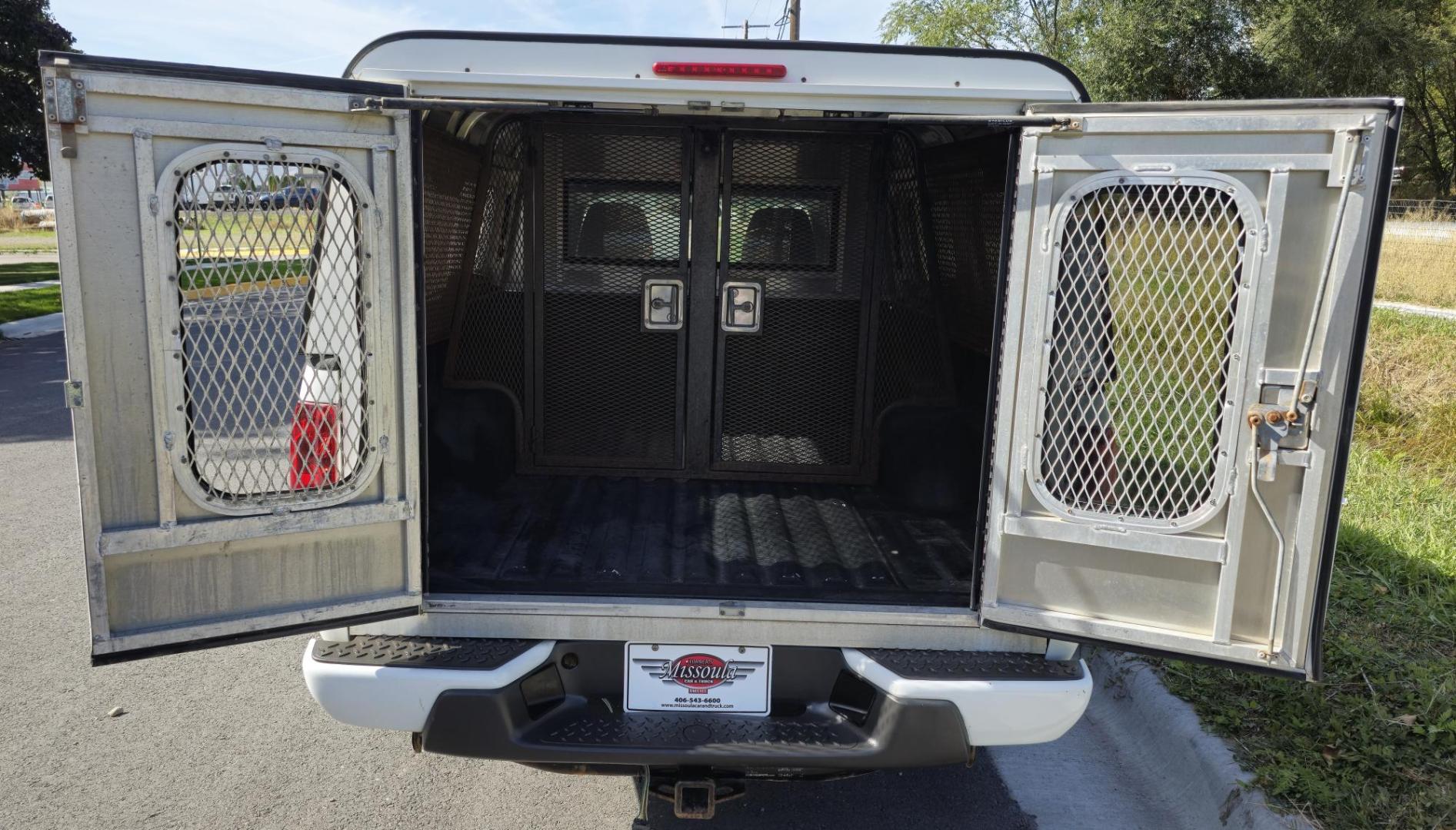 2012 White /Black Chevrolet Colorado Work Truck Ext. Cab 4WD (1GCJTBF95C8) with an 2.9L L4 DOHC 16V engine, Automatic transmission, located at 450 N Russell, Missoula, MT, 59801, (406) 543-6600, 46.874496, -114.017433 - Hard to find Colorado 4WD. 2.9L I4 Engine. New Timing Chain. Automatic. Former Animal Control Truck so it has a really nice Topper. Air Conditioning. Power Windows and Locks. Cruise Control. AM FM CD. - Photo#5