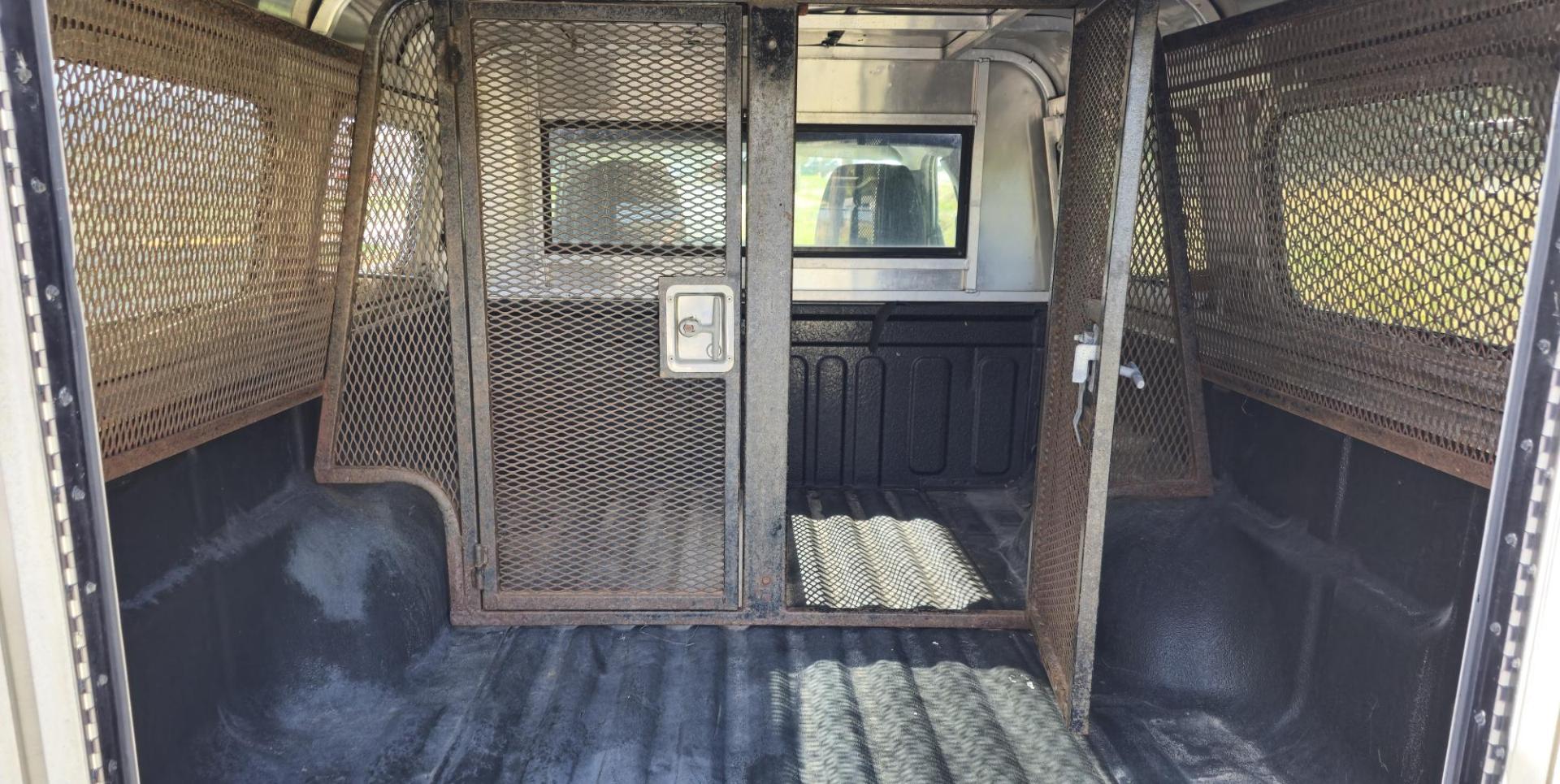 2012 White /Black Chevrolet Colorado Work Truck Ext. Cab 4WD (1GCJTBF95C8) with an 2.9L L4 DOHC 16V engine, Automatic transmission, located at 450 N Russell, Missoula, MT, 59801, (406) 543-6600, 46.874496, -114.017433 - Hard to find Colorado 4WD. 2.9L I4 Engine. New Timing Chain. Automatic. Former Animal Control Truck so it has a really nice Topper. Air Conditioning. Power Windows and Locks. Cruise Control. AM FM CD. - Photo#6