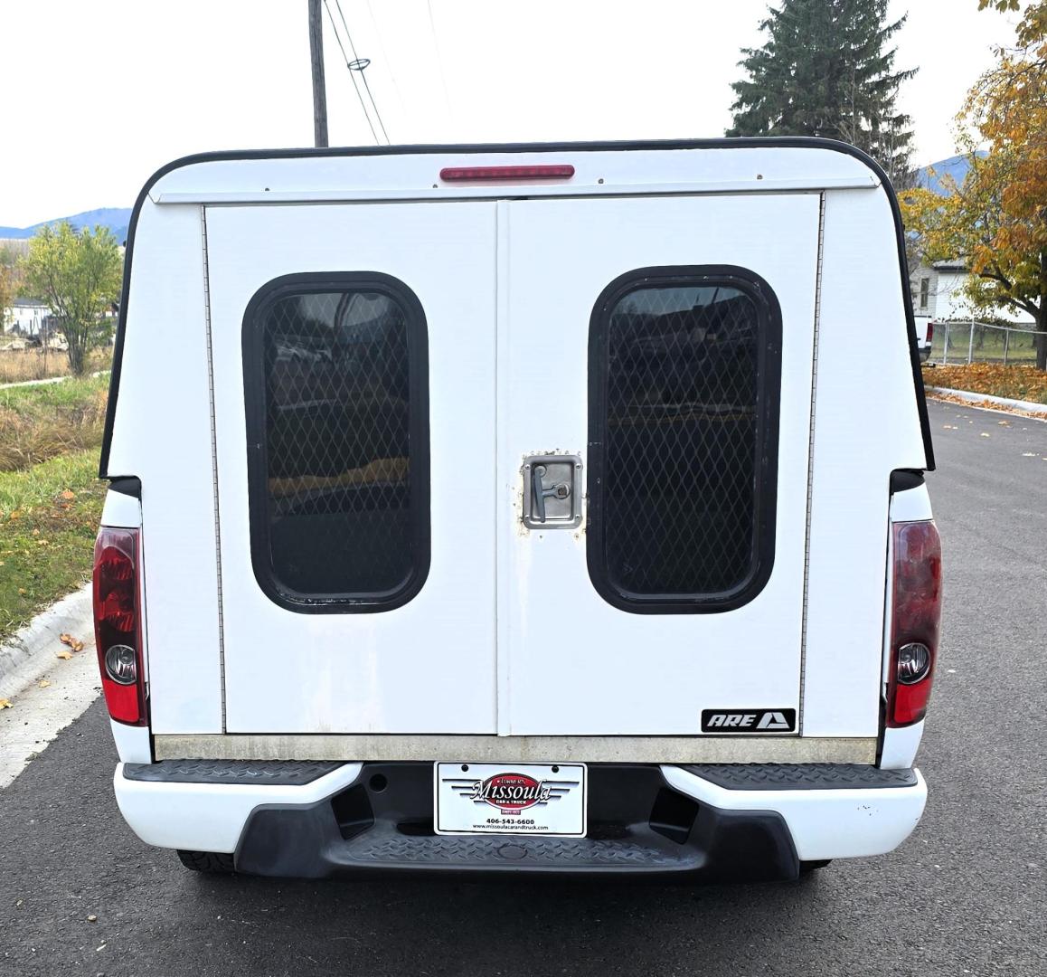 2009 White /Black Chevrolet Colorado Work Truck Ext. Cab 4WD (1GCDT19E998) with an 3.7L L5 DOHC 20V engine, Automatic transmission, located at 450 N Russell, Missoula, MT, 59801, (406) 543-6600, 46.874496, -114.017433 - 1 Owner. Clean Carfax. Former Missoula Animal Control Truck with Nice Topper. 4WD. 3.7L I5 Engine. Automatic Transmission. Air Conditioning. Cruise Control. Power Windows and Locks. Comes with Original Tailgate in case you want to take the topper off. - Photo#6