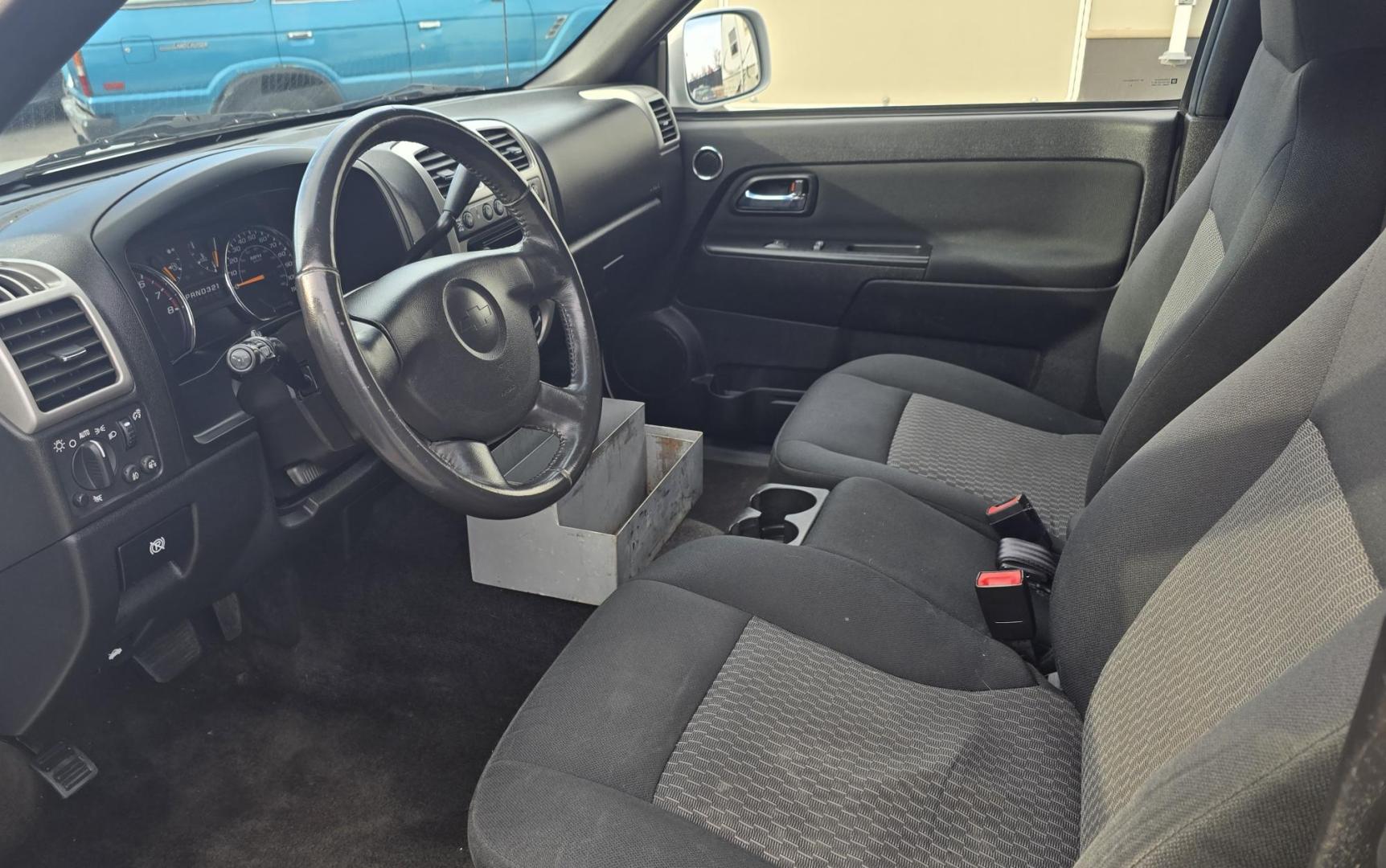 2009 White /Black Chevrolet Colorado Work Truck Ext. Cab 4WD (1GCDT19E998) with an 3.7L L5 DOHC 20V engine, Automatic transmission, located at 450 N Russell, Missoula, MT, 59801, (406) 543-6600, 46.874496, -114.017433 - 1 Owner. Clean Carfax. Former Missoula Animal Control Truck with Nice Topper. 4WD. 3.7L I5 Engine. Automatic Transmission. Air Conditioning. Cruise Control. Power Windows and Locks. Comes with Original Tailgate in case you want to take the topper off. - Photo#9