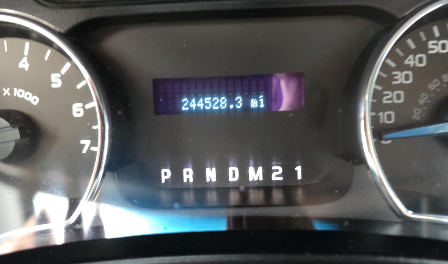 2013 Blue /Black Ford F-150 XLT SuperCrew 6.5-ft. Bed 4WD (1FTFW1EF1DK) with an 5.0L V8 engine, 6-Speed Automatic transmission, located at 450 N Russell, Missoula, MT, 59801, (406) 543-6600, 46.874496, -114.017433 - Don't let the miles scare you. This truck runs amazing. 4WD. 5.0 V8 Engine. Automatic Transmission. Air. Cruise. Tilt. Power Windows and Locks. Backup Camera. AM FM XM. Bluetooth for Audio and Phone. Nice custom Wheels. Tonneau Cover. Clean Carfax and Title. Financing is NOT Available on this V - Photo#14