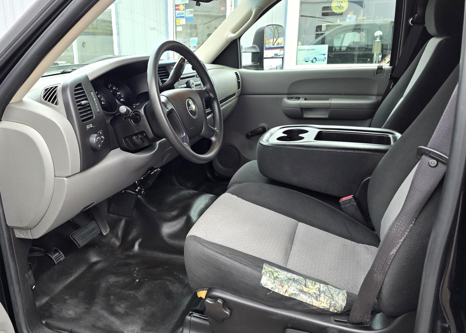 2007 Black /Black Chevrolet Silverado 1500 LT1 2WD (1GCEC14C67Z) with an 4.8L V8 OHV 16V engine, 4-Speed Automatic Overdrive transmission, located at 450 N Russell, Missoula, MT, 59801, (406) 543-6600, 46.874496, -114.017433 - Cute Shorty Chevy with Nice Matching Carpeted Topper. 2 Wheel Drive. 4.8L V8 Engine. Air Conditioning. Tilt. AM FM CD Player. Chrome Grill Guard. Running Boards. - Photo#8