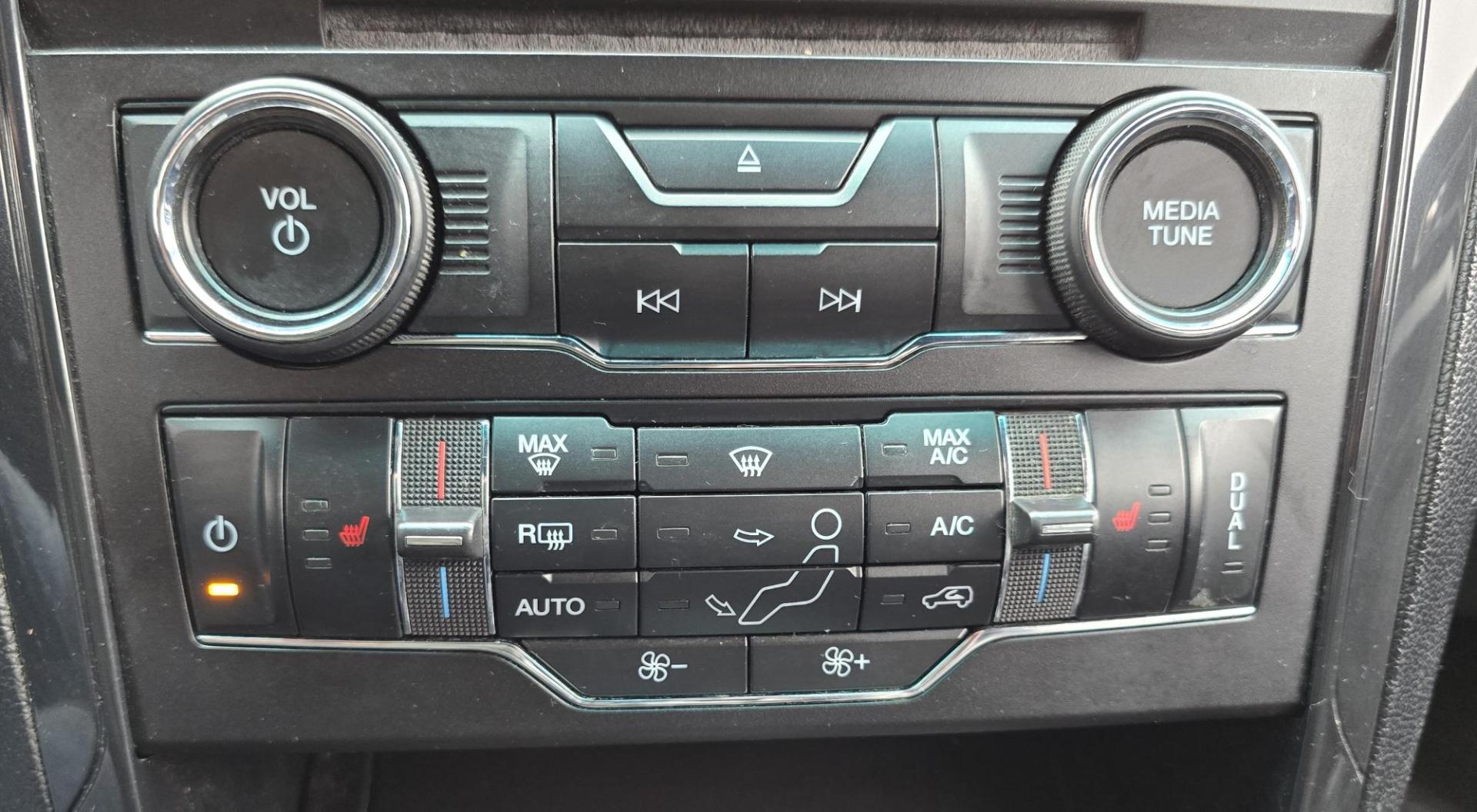 2016 Silver /Black Ford Explorer XLT 4WD (1FM5K8D85GG) with an 3.5L V6 DOHC 24V engine, 6-Speed Automatic transmission, located at 450 N Russell, Missoula, MT, 59801, (406) 543-6600, 46.874496, -114.017433 - Photo#17