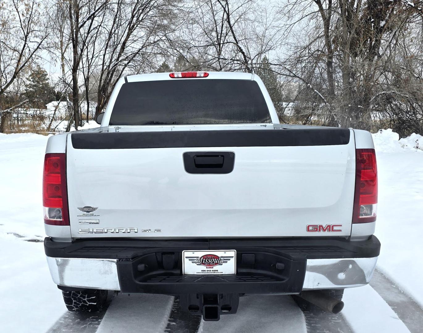 2012 Silver /Black GMC Sierra 2500HD SLE Ext. Cab 4WD (1GT220CG5CZ) with an 6.0L V8 OHV 16V FFV engine, 6-Speed Automatic transmission, located at 450 N Russell, Missoula, MT, 59801, (406) 543-6600, 46.874496, -114.017433 - Very Clean 3/4 Ton 4WD Truck. Beefy 6.0L v8 Engine. 6 Speed Automatic Transmission. Built in Electric Brake. Air. Cruise. Tilt. AM FM CD Player. Aftermarket Wheels. - Photo#7