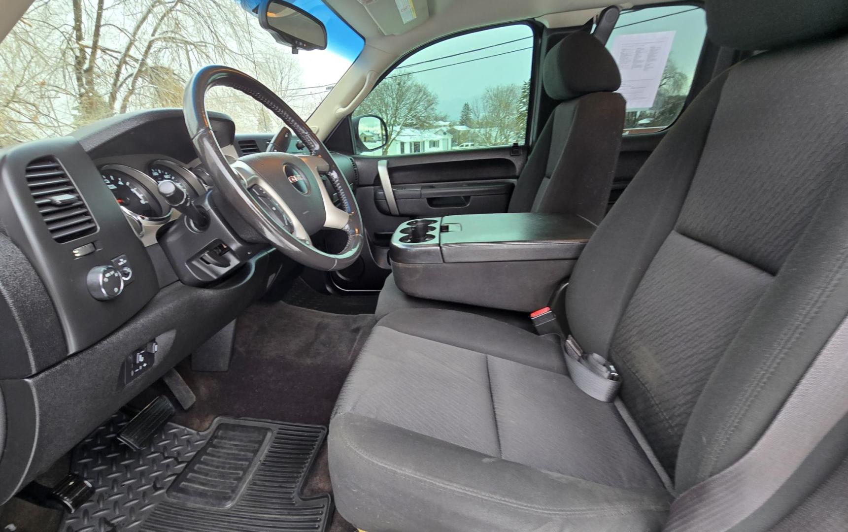 2012 Silver /Black GMC Sierra 2500HD SLE Ext. Cab 4WD (1GT220CG5CZ) with an 6.0L V8 OHV 16V FFV engine, 6-Speed Automatic transmission, located at 450 N Russell, Missoula, MT, 59801, (406) 543-6600, 46.874496, -114.017433 - Very Clean 3/4 Ton 4WD Truck. Beefy 6.0L v8 Engine. 6 Speed Automatic Transmission. Built in Electric Brake. Air. Cruise. Tilt. AM FM CD Player. Aftermarket Wheels. - Photo#12