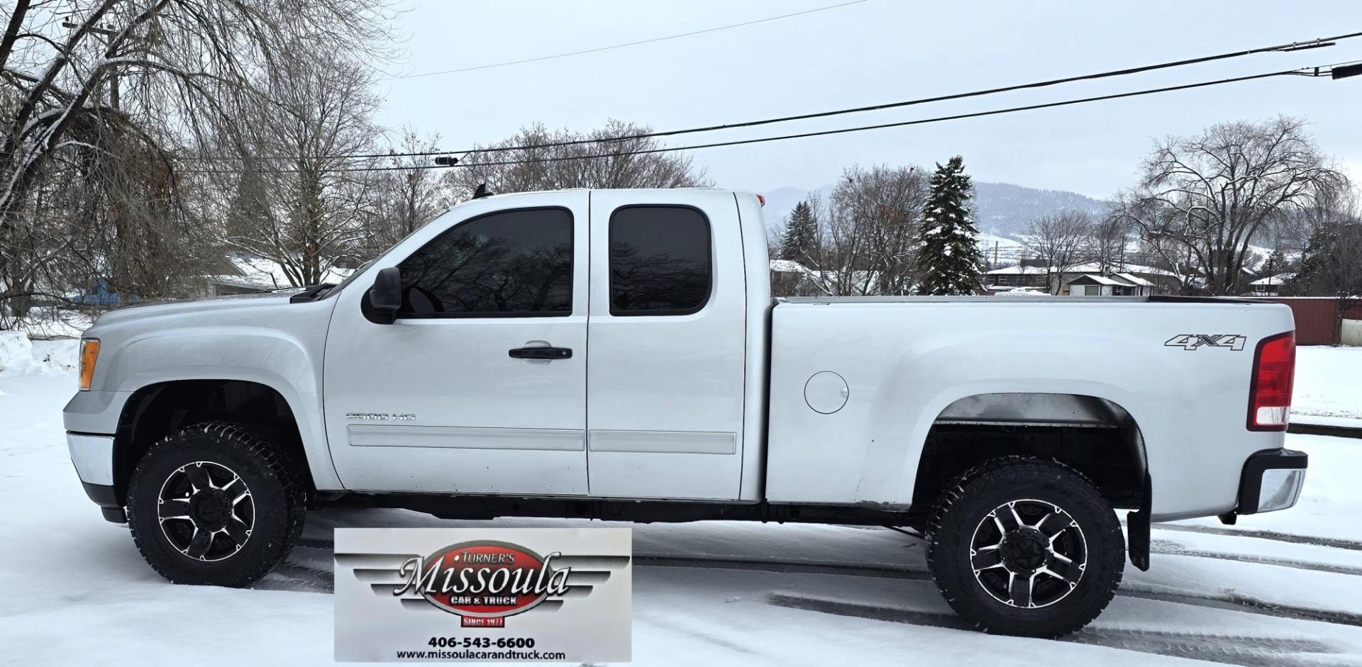 2012 Silver /Black GMC Sierra 2500HD SLE Ext. Cab 4WD (1GT220CG5CZ) with an 6.0L V8 OHV 16V FFV engine, 6-Speed Automatic transmission, located at 450 N Russell, Missoula, MT, 59801, (406) 543-6600, 46.874496, -114.017433 - Very Clean 3/4 Ton 4WD Truck. Beefy 6.0L v8 Engine. 6 Speed Automatic Transmission. Built in Electric Brake. Air. Cruise. Tilt. AM FM CD Player. Aftermarket Wheels. - Photo#0