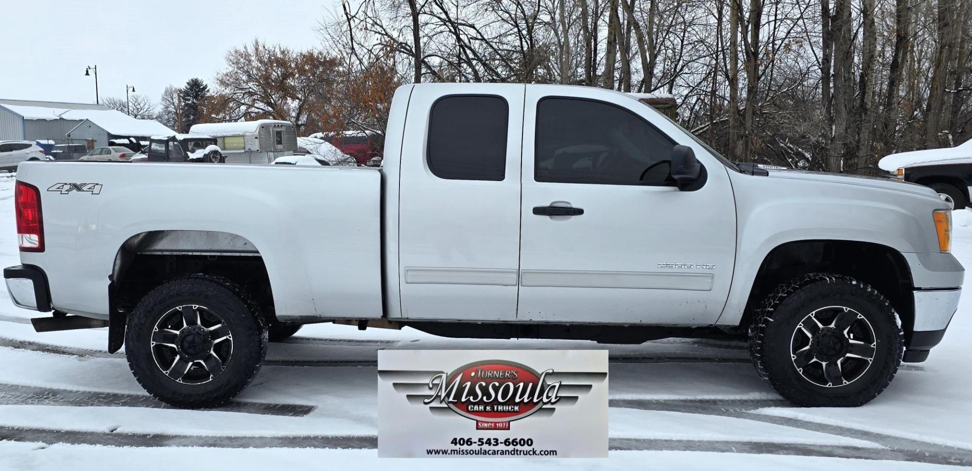 2012 Silver /Black GMC Sierra 2500HD SLE Ext. Cab 4WD (1GT220CG5CZ) with an 6.0L V8 OHV 16V FFV engine, 6-Speed Automatic transmission, located at 450 N Russell, Missoula, MT, 59801, (406) 543-6600, 46.874496, -114.017433 - Very Clean 3/4 Ton 4WD Truck. Beefy 6.0L v8 Engine. 6 Speed Automatic Transmission. Built in Electric Brake. Air. Cruise. Tilt. AM FM CD Player. Aftermarket Wheels. - Photo#3