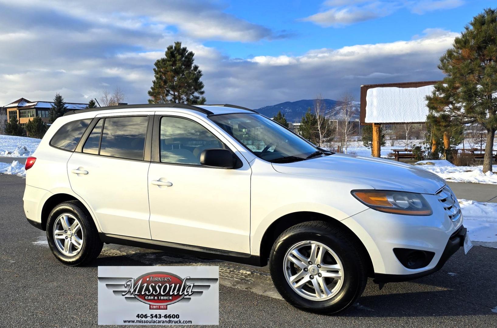 2011 White /Tan Hyundai Santa Fe GLS 3.5 4WD (5XYZGDAG7BG) with an 3.5L V6 DOHC 24V engine, 6-Speed Automatic transmission, located at 450 N Russell, Missoula, MT, 59801, (406) 543-6600, 46.874496, -114.017433 - Super Clean AWD SUV with only 92K Miles. Zippy 3.5L V6 Engine. 6 Speed Automatic. Bluetooth. AM FM CD. Air. Cruise. Tilt. Power Windows and Locks. Clean Carfax. - Photo#2