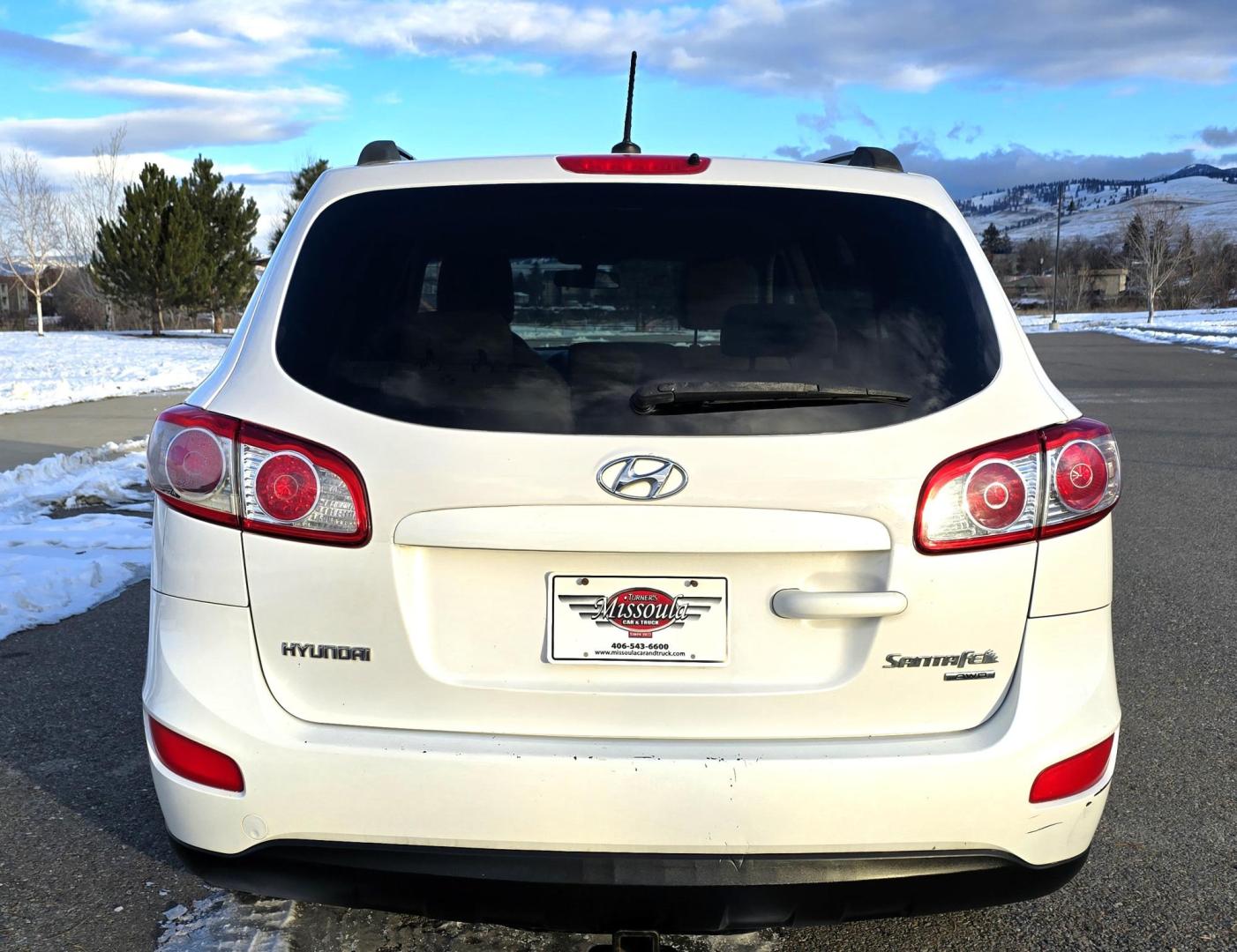 2011 White /Tan Hyundai Santa Fe GLS 3.5 4WD (5XYZGDAG7BG) with an 3.5L V6 DOHC 24V engine, 6-Speed Automatic transmission, located at 450 N Russell, Missoula, MT, 59801, (406) 543-6600, 46.874496, -114.017433 - Super Clean AWD SUV with only 92K Miles. Zippy 3.5L V6 Engine. 6 Speed Automatic. Bluetooth. AM FM CD. Air. Cruise. Tilt. Power Windows and Locks. Clean Carfax. - Photo#4