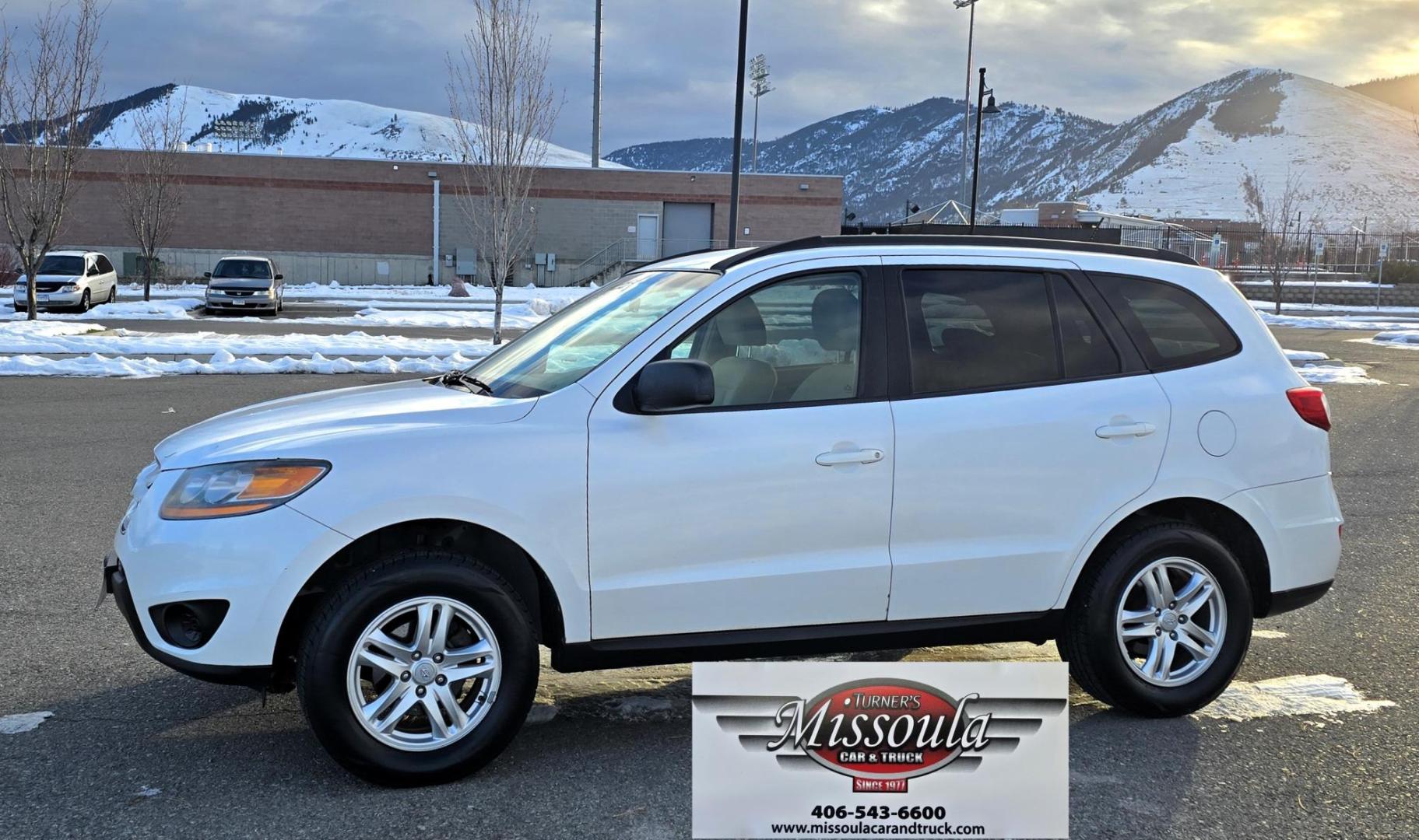 2011 White /Tan Hyundai Santa Fe GLS 3.5 4WD (5XYZGDAG7BG) with an 3.5L V6 DOHC 24V engine, 6-Speed Automatic transmission, located at 450 N Russell, Missoula, MT, 59801, (406) 543-6600, 46.874496, -114.017433 - Super Clean AWD SUV with only 92K Miles. Zippy 3.5L V6 Engine. 6 Speed Automatic. Bluetooth. AM FM CD. Air. Cruise. Tilt. Power Windows and Locks. Clean Carfax. - Photo#1