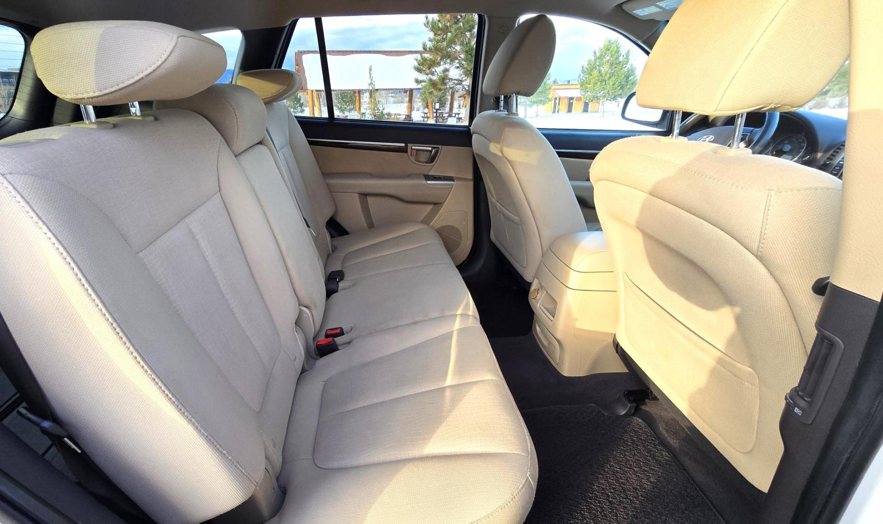 2011 White /Tan Hyundai Santa Fe GLS 3.5 4WD (5XYZGDAG7BG) with an 3.5L V6 DOHC 24V engine, 6-Speed Automatic transmission, located at 450 N Russell, Missoula, MT, 59801, (406) 543-6600, 46.874496, -114.017433 - Super Clean AWD SUV with only 92K Miles. Zippy 3.5L V6 Engine. 6 Speed Automatic. Bluetooth. AM FM CD. Air. Cruise. Tilt. Power Windows and Locks. Clean Carfax. - Photo#8