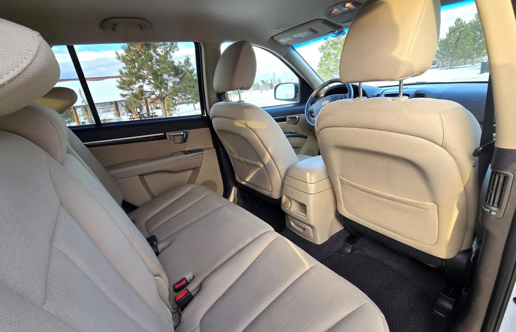 2011 White /Tan Hyundai Santa Fe GLS 3.5 4WD (5XYZGDAG7BG) with an 3.5L V6 DOHC 24V engine, 6-Speed Automatic transmission, located at 450 N Russell, Missoula, MT, 59801, (406) 543-6600, 46.874496, -114.017433 - Super Clean AWD SUV with only 92K Miles. Zippy 3.5L V6 Engine. 6 Speed Automatic. Bluetooth. AM FM CD. Air. Cruise. Tilt. Power Windows and Locks. Clean Carfax. - Photo#9