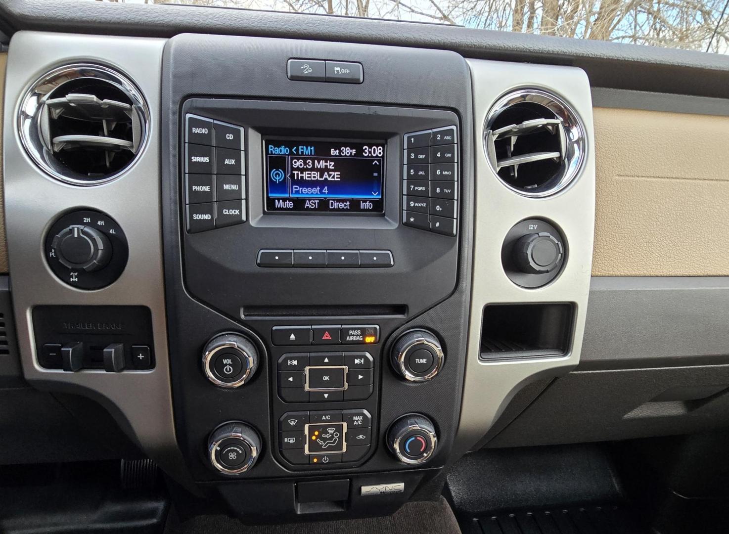 2013 Brown /Tan Ford F-150 XLT SuperCrew 5.5-ft. Bed 4WD (1FTFW1ET8DF) with an 3.5L V6 TURBO engine, 6-Speed Automatic transmission, located at 450 N Russell, Missoula, MT, 59801, (406) 543-6600, 46.874496, -114.017433 - Beautiful Kodiak Brown Ford F150 XLT 4WD. 3.5L Eco V6. Matching Topper. Running Boards, Grill Guard. Air. Cruise. Tilt. Bluetooth. AM FM XM. Backup Camera. Super Clean. - Photo#15