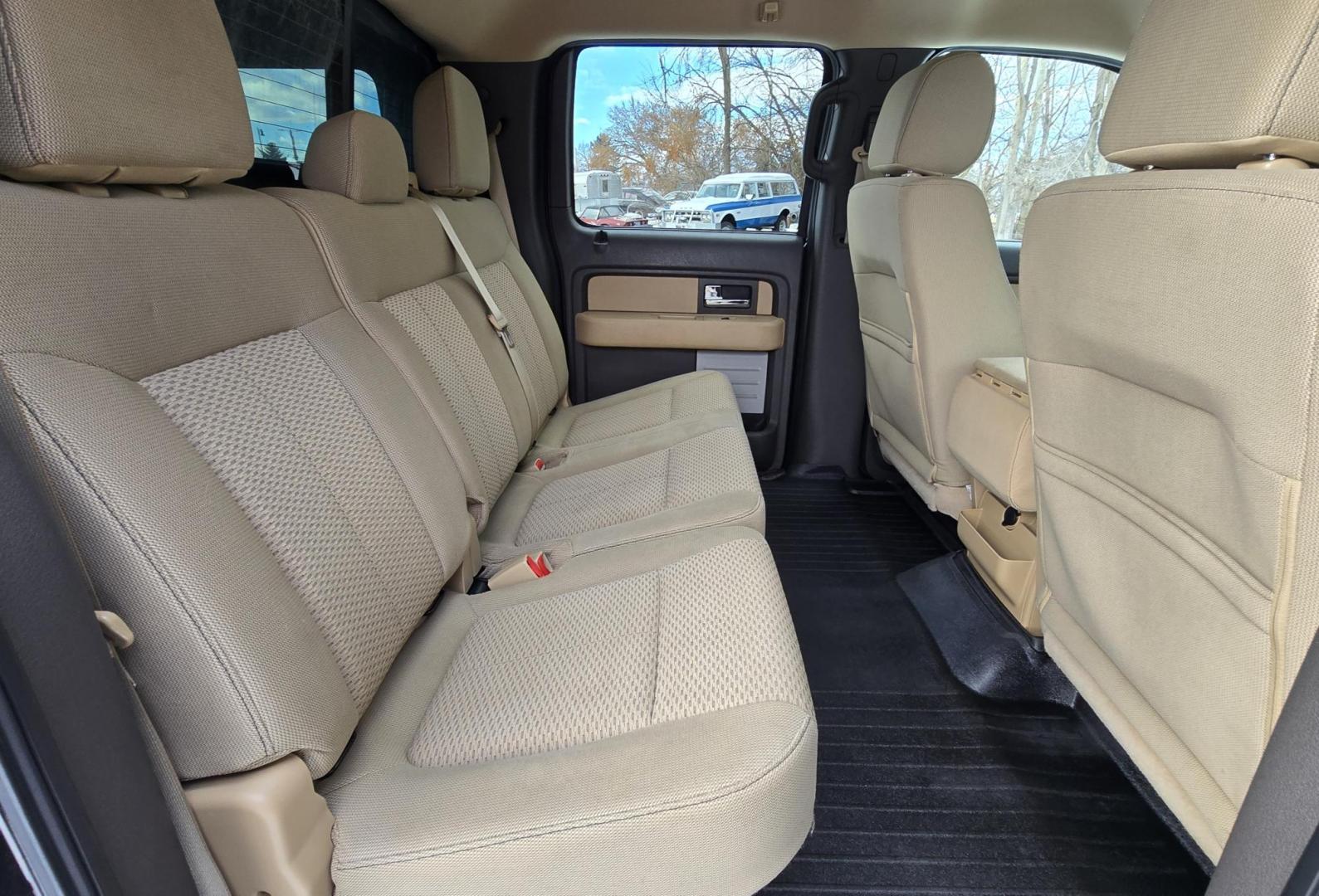 2013 Brown /Tan Ford F-150 XLT SuperCrew 5.5-ft. Bed 4WD (1FTFW1ET8DF) with an 3.5L V6 TURBO engine, 6-Speed Automatic transmission, located at 450 N Russell, Missoula, MT, 59801, (406) 543-6600, 46.874496, -114.017433 - Beautiful Kodiak Brown Ford F150 XLT 4WD. 3.5L Eco V6. Matching Topper. Running Boards, Grill Guard. Air. Cruise. Tilt. Bluetooth. AM FM XM. Backup Camera. Super Clean. - Photo#8