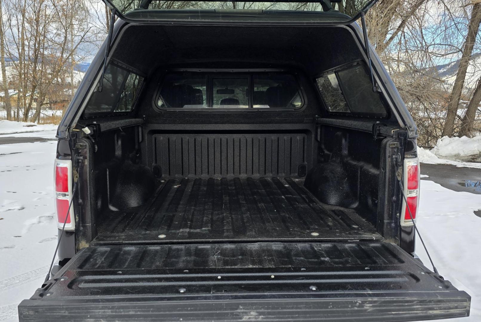 2013 Brown /Tan Ford F-150 XLT SuperCrew 5.5-ft. Bed 4WD (1FTFW1ET8DF) with an 3.5L V6 TURBO engine, 6-Speed Automatic transmission, located at 450 N Russell, Missoula, MT, 59801, (406) 543-6600, 46.874496, -114.017433 - Beautiful Kodiak Brown Ford F150 XLT 4WD. 3.5L Eco V6. Matching Topper. Running Boards, Grill Guard. Air. Cruise. Tilt. Bluetooth. AM FM XM. Backup Camera. Super Clean. - Photo#9