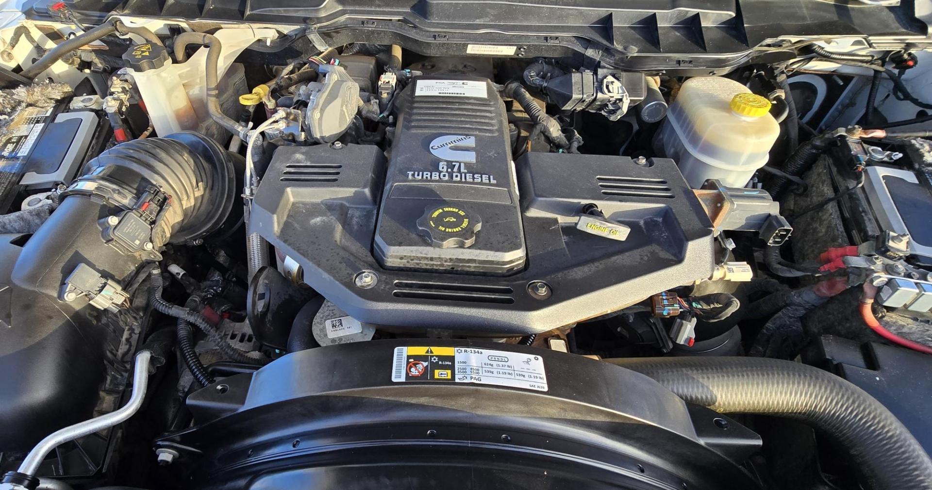2018 White /Black RAM 3500 Tradesman Crew Cab 4WD (3C63R3CL3JG) with an 6.7L L6 OHV 24V TURBO DIESEL engine, 6A transmission, located at 450 N Russell, Missoula, MT, 59801, (406) 543-6600, 46.874496, -114.017433 - Beefy One Ton 4WD with 6.7L Cummins Diesel Engine. 6 Speed Manual Transmission. Bluetooth. Backup Camera. Grill Guard. Running Boards. Air. Cruise. Tilt. New Tires. Towing. Power Windows and Locks. One Owner with Clean Carfax. - Photo#19