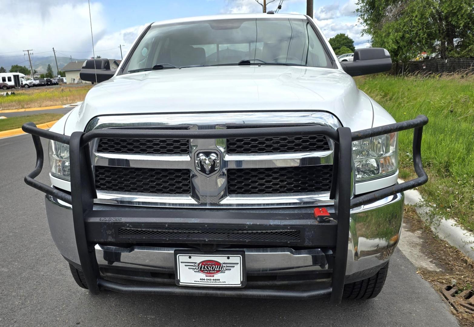 2018 White /Black RAM 3500 Tradesman Crew Cab 4WD (3C63R3CL3JG) with an 6.7L L6 OHV 24V TURBO DIESEL engine, 6A transmission, located at 450 N Russell, Missoula, MT, 59801, (406) 543-6600, 46.874496, -114.017433 - Photo#6