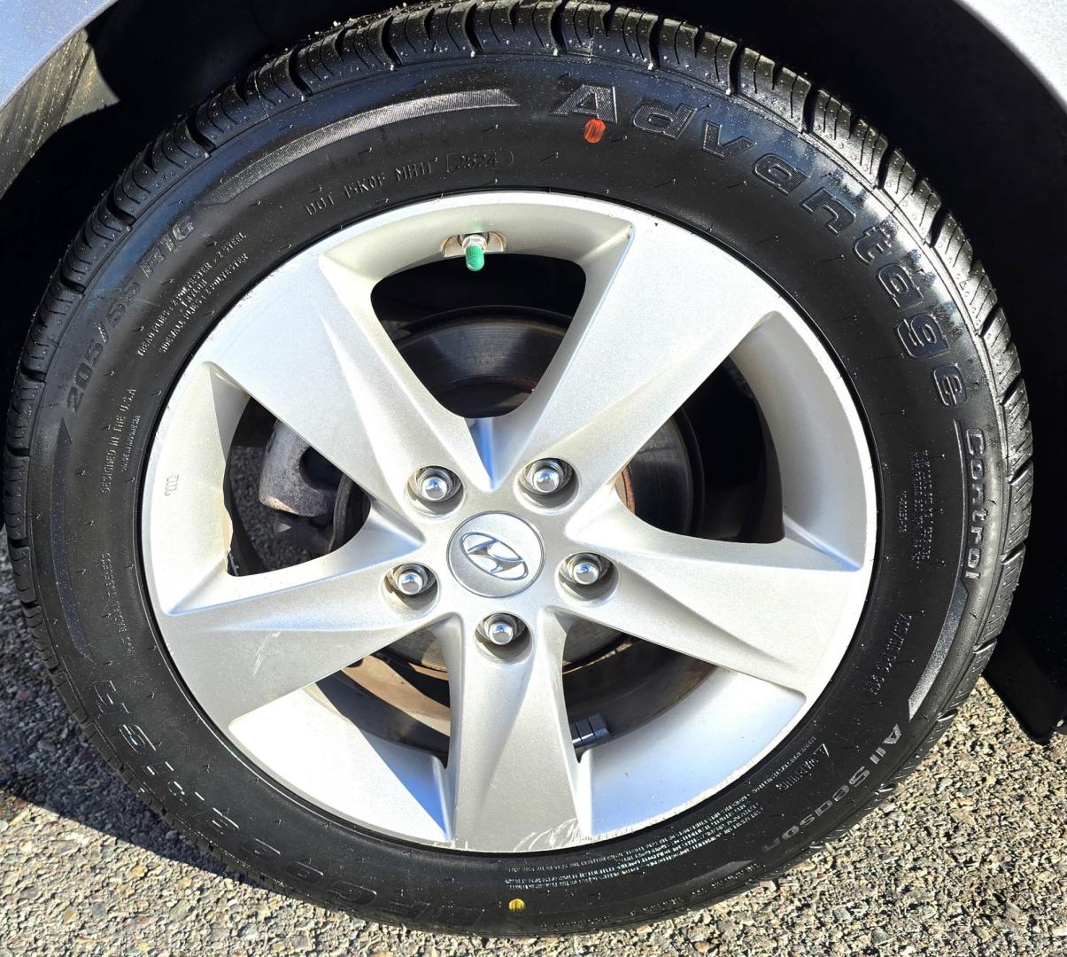 2013 Grey /Gray Hyundai Elantra GLS A/T (KMHDH4AEXDU) with an 1.8L L4 DOHC 16V engine, 6-Speed Automatic transmission, located at 450 N Russell, Missoula, MT, 59801, (406) 543-6600, 46.874496, -114.017433 - Front Wheel Drive Sedan. Excellent Fuel Economy. 1.8L I4 Engine. Automatic Transmission. Air. Cruise. Tilt. Heated Seats. AM FM CD. Bluetooth Audio and Phone. New BF Goodrich Tires. - Photo#13